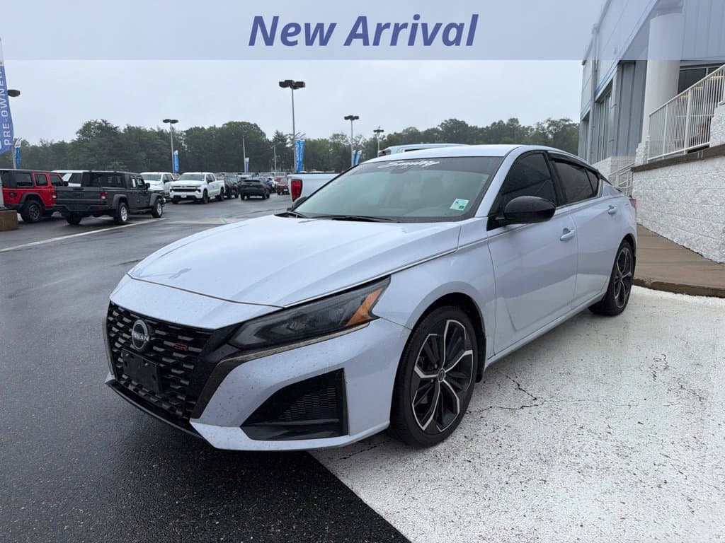 2025 Nissan Altima SR — photo 1 of 12
