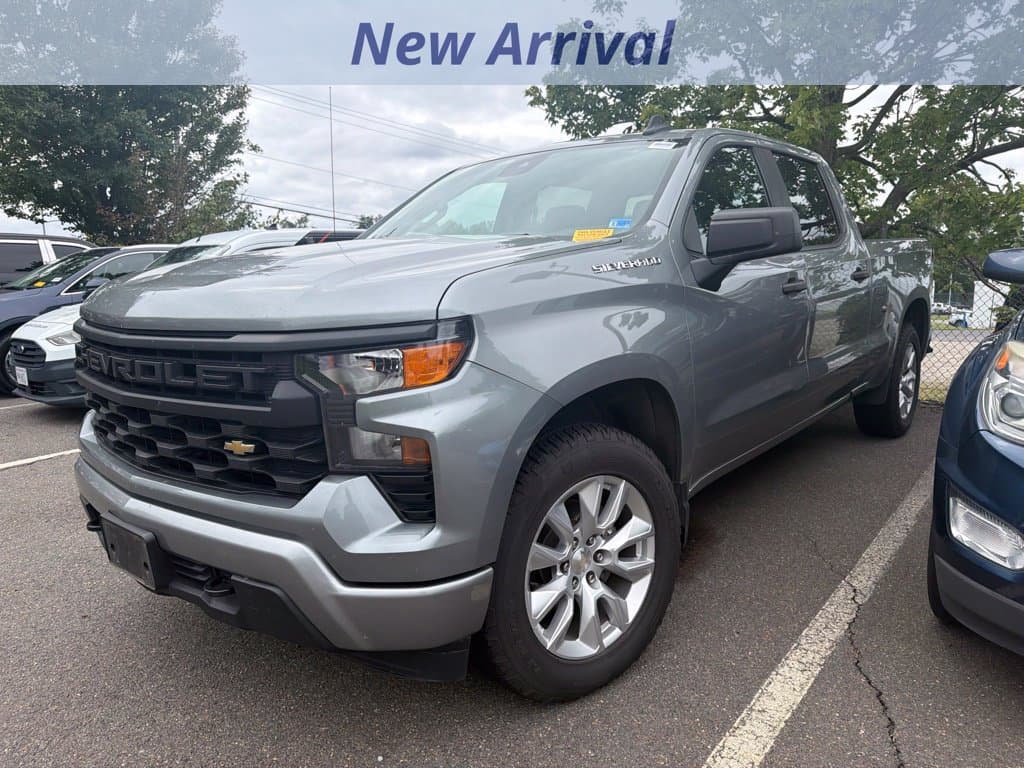 2023 Chevrolet Silverado 1500 Custom — photo 1 of 8