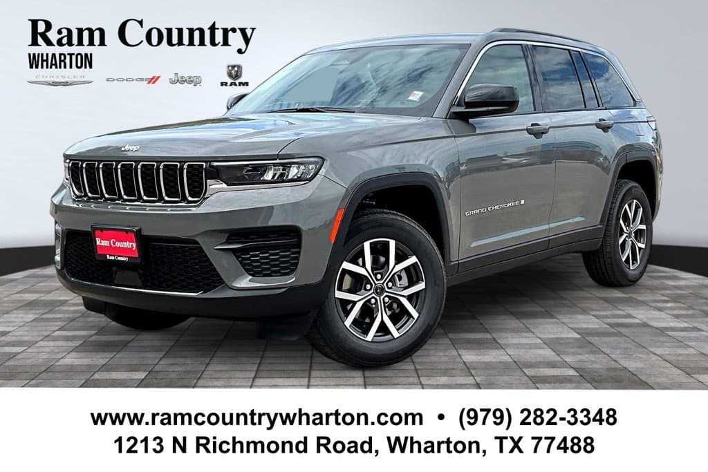 2027 Jeep Grand Cherokee Laredo — photo 1 of 24