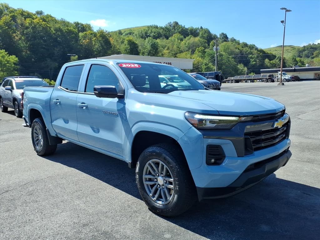 2025 Chevrolet Colorado 4WD LT — photo 1 of 23