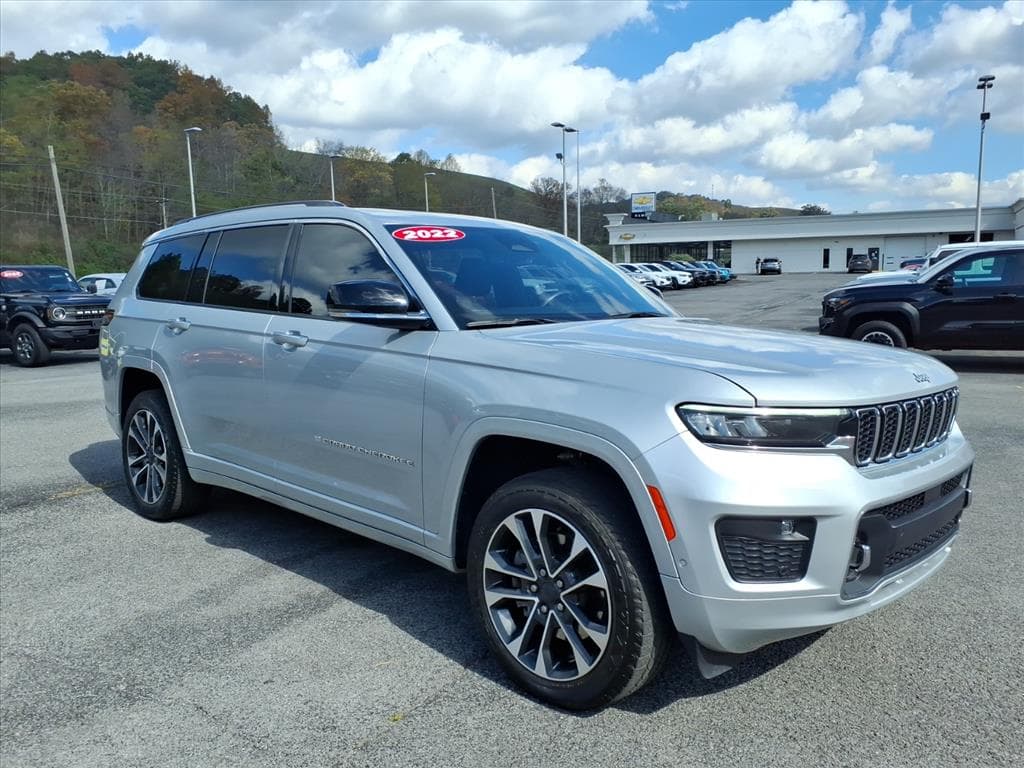 2022 Jeep Grand Cherokee Overland — photo 1 of 22