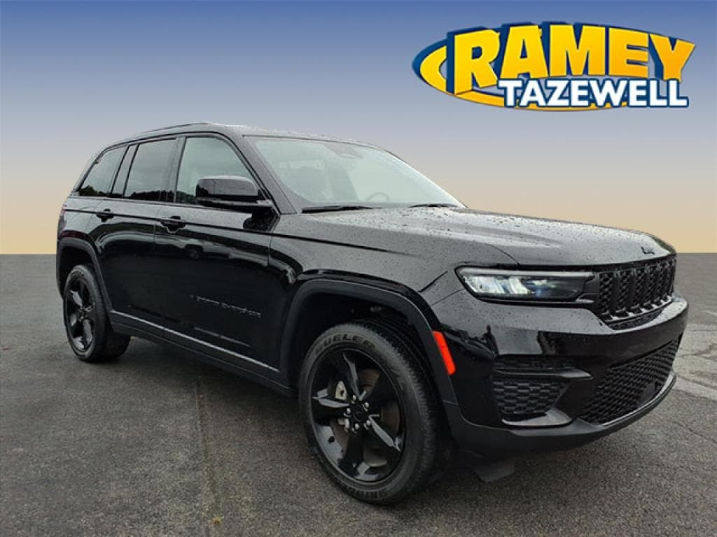 2024 Jeep Grand Cherokee Laredo — photo 1 of 26