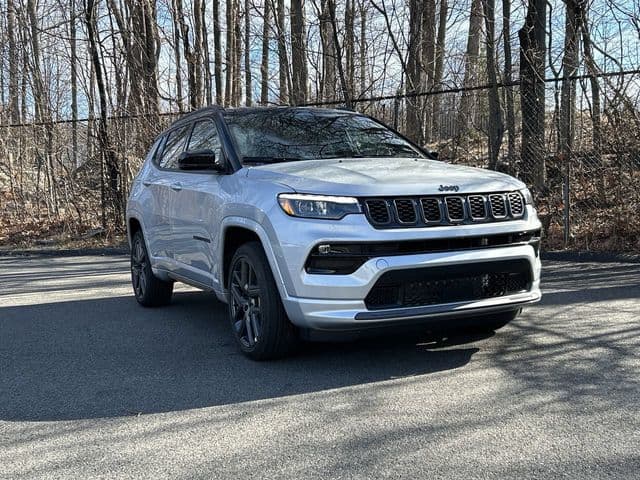 2025 Jeep Compass Limited — photo 1 of 17
