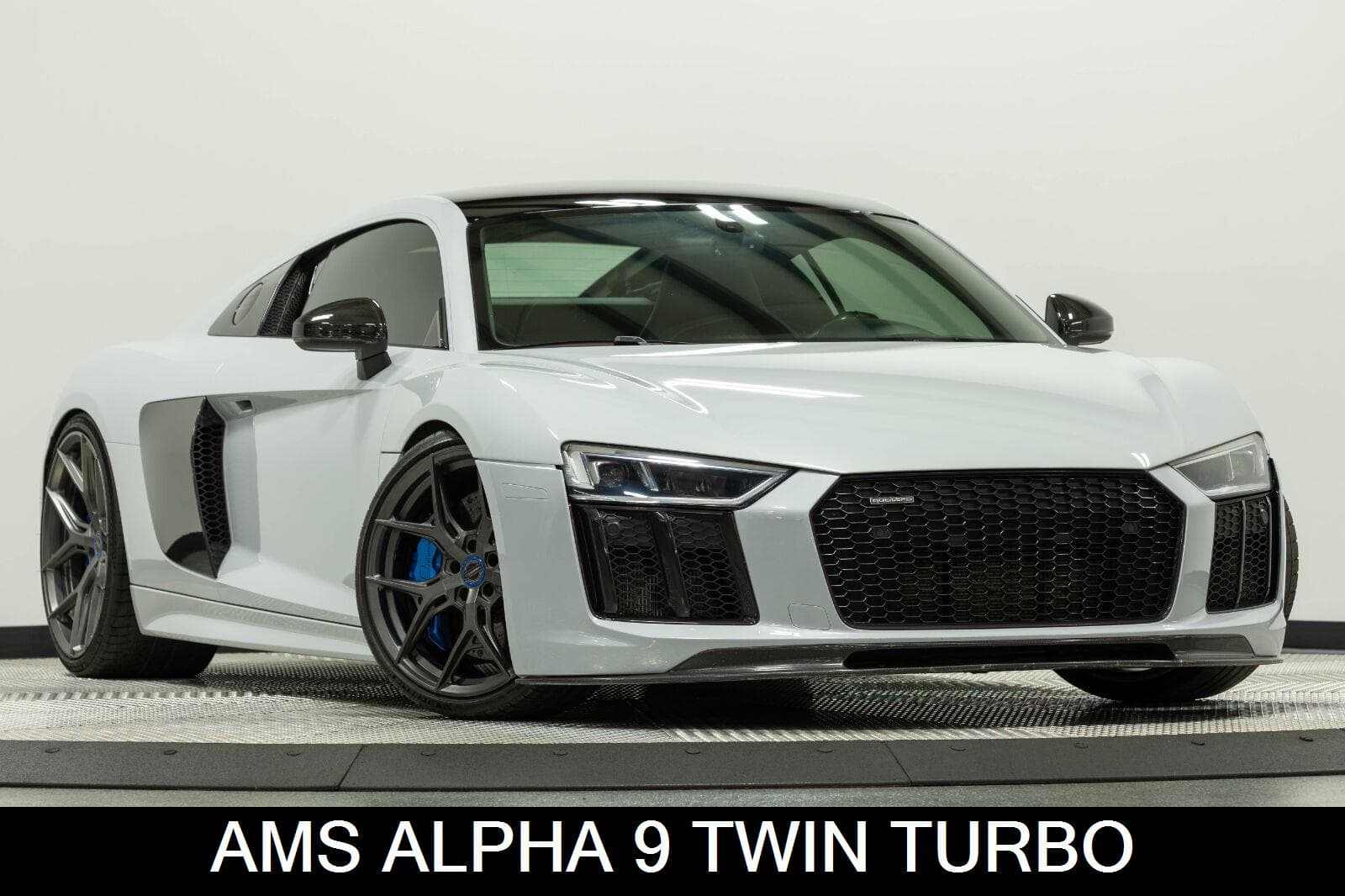 2017 Audi R8 Coupe V10 plus — photo 1 of 156