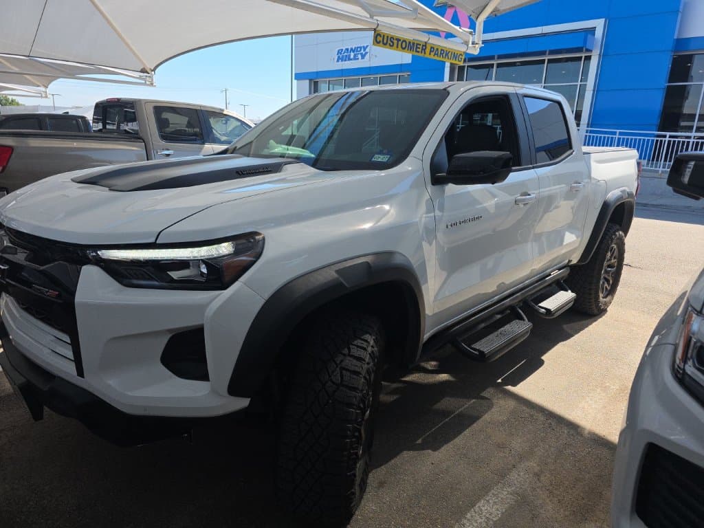 2025 Chevrolet Colorado Base — photo 1 of 23