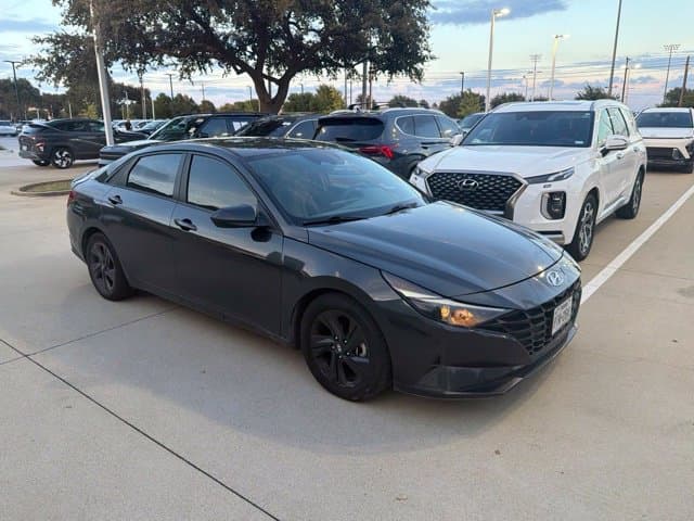 2021 Hyundai Elantra SEL — photo 1 of 3