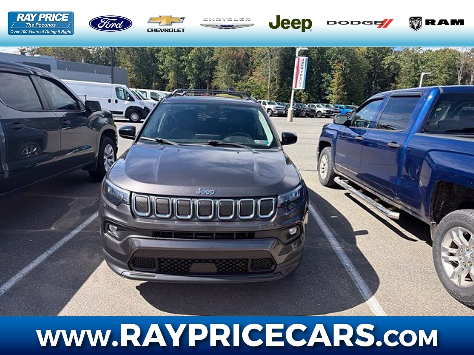 2022 Jeep Compass Latitude Lux — photo 1 of 12