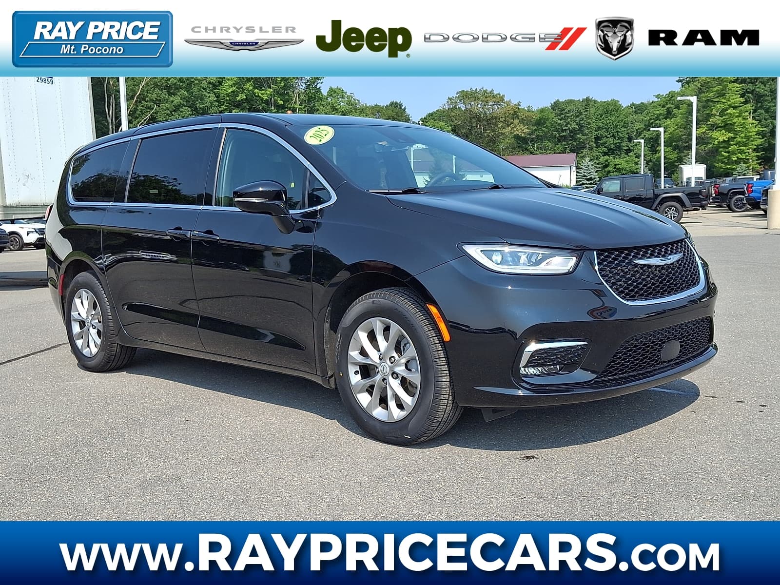 2025 Chrysler Pacifica Select — photo 1 of 30