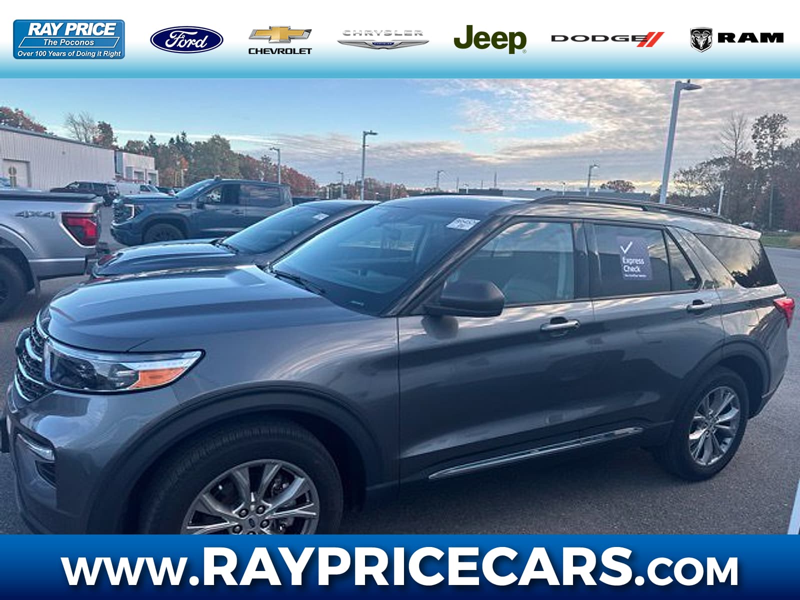 2023 Ford Explorer XLT — photo 1 of 21