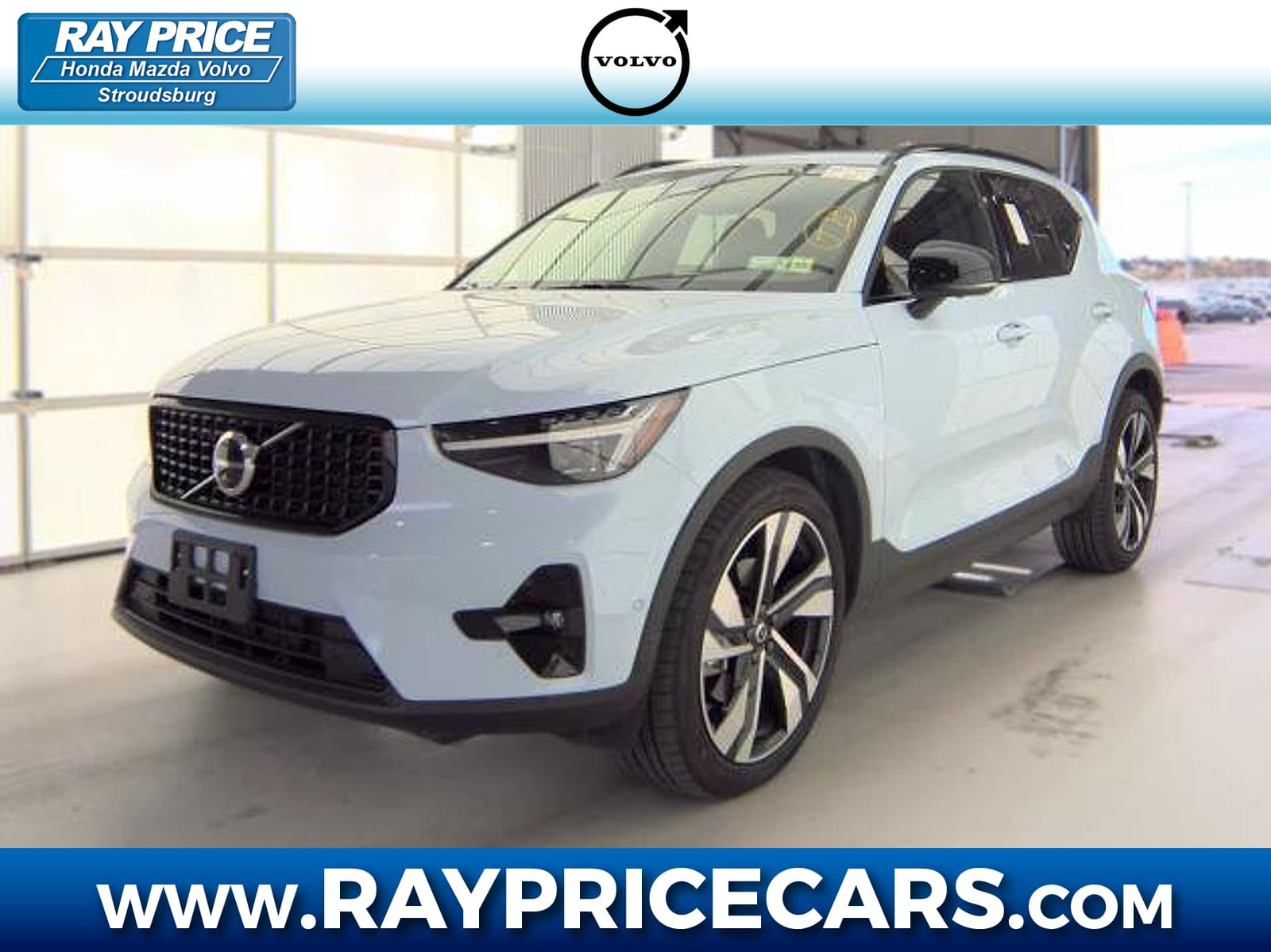 2026 Volvo XC40 Base — photo 1 of 3
