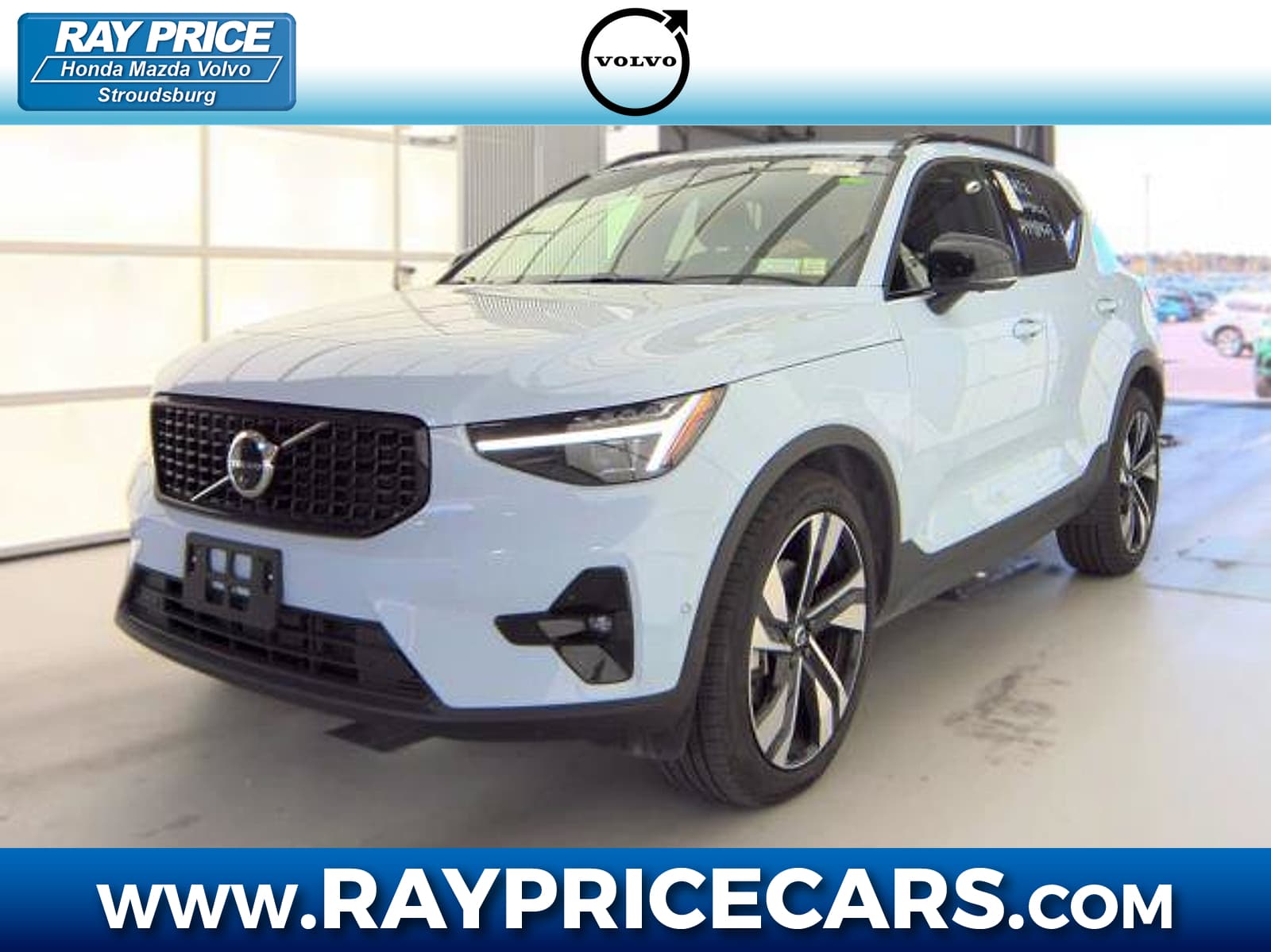 2026 Volvo XC40 Base — photo 1 of 3