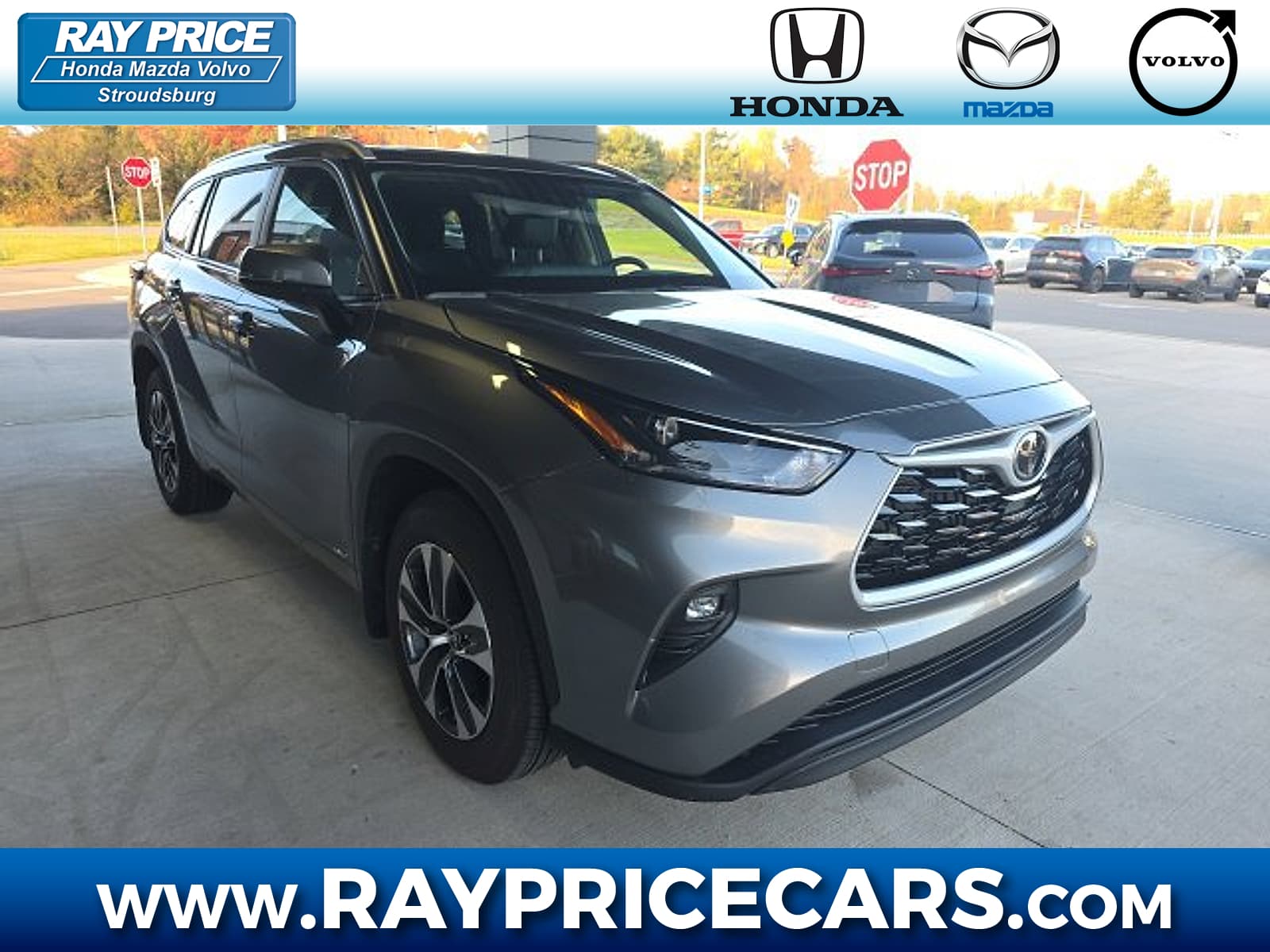 2025 Toyota Highlander Base — photo 1 of 12