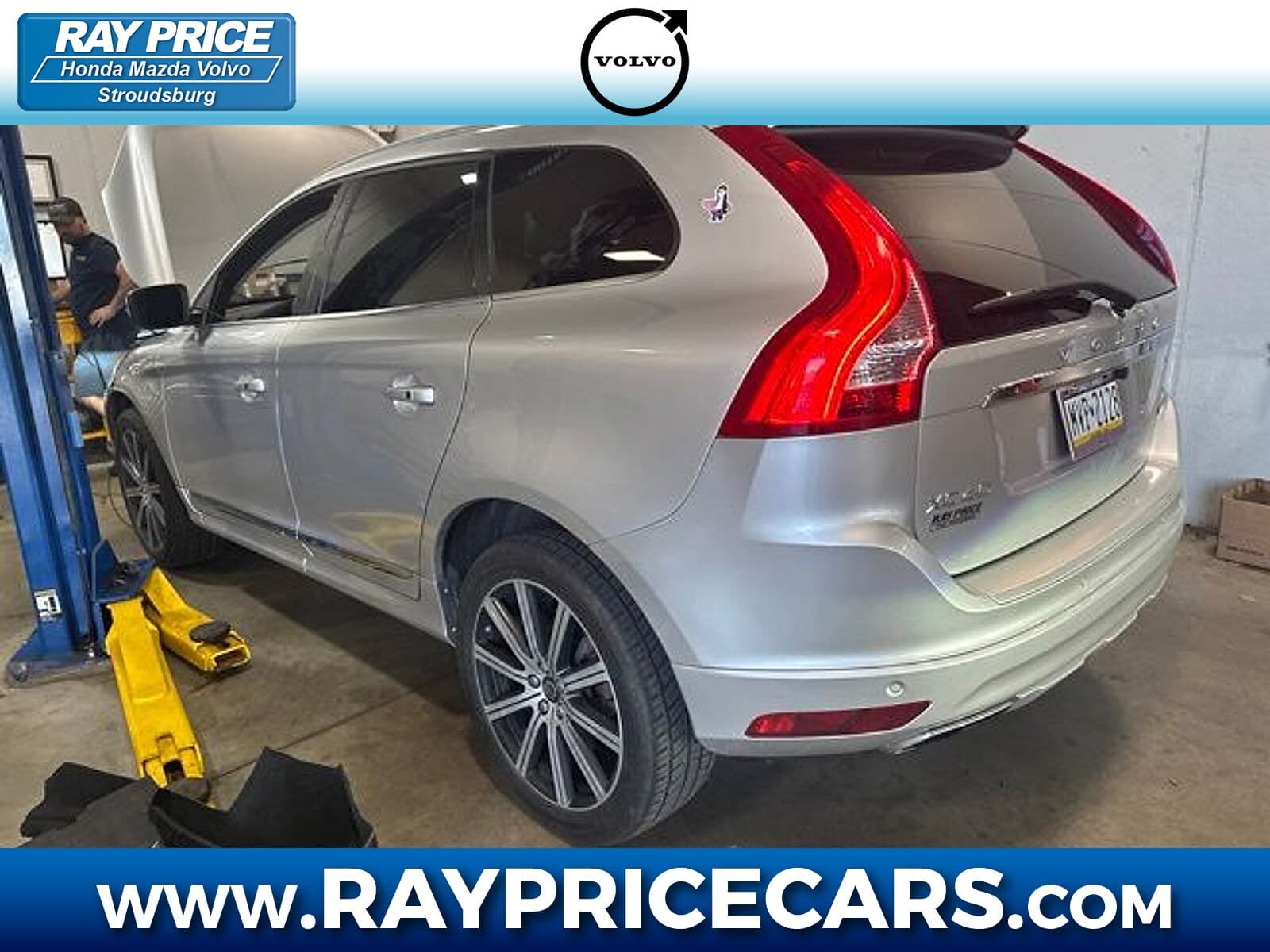 2017 Volvo XC60 Inscription — photo 1 of 3