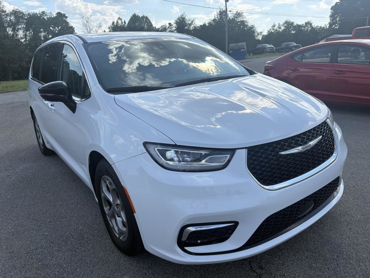 2024 Chrysler Pacifica Limited — photo 1 of 66