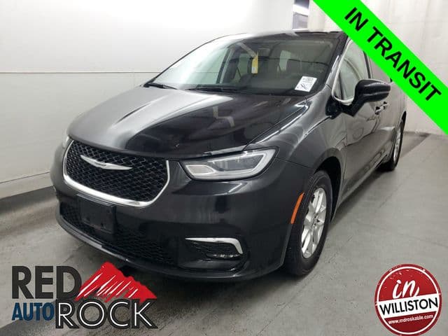 2024 Chrysler Pacifica Touring L — photo 1 of 12