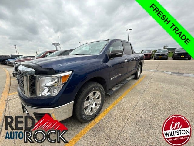 2018 Nissan Titan SV — photo 1 of 10