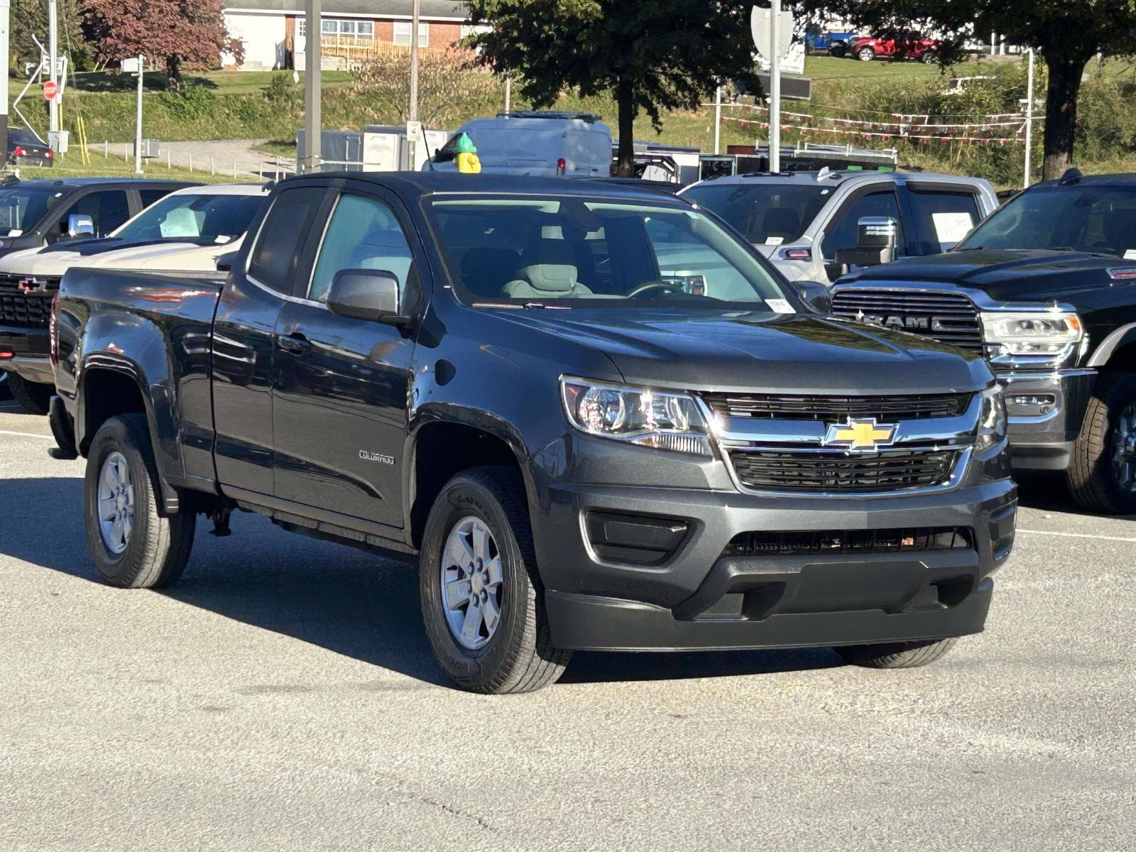 2017 Chevrolet Colorado 2WD WT — photo 1 of 25