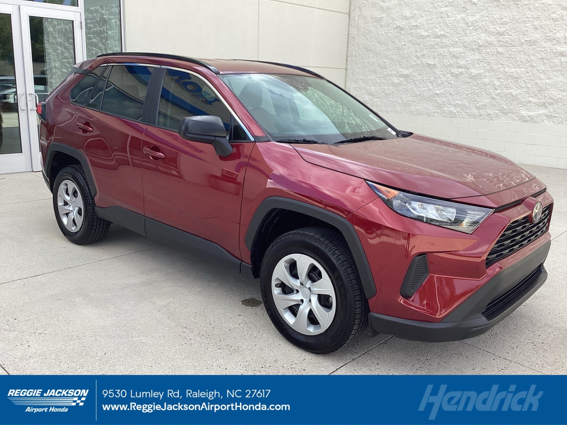 2019 Toyota RAV4 LE — photo 1 of 36