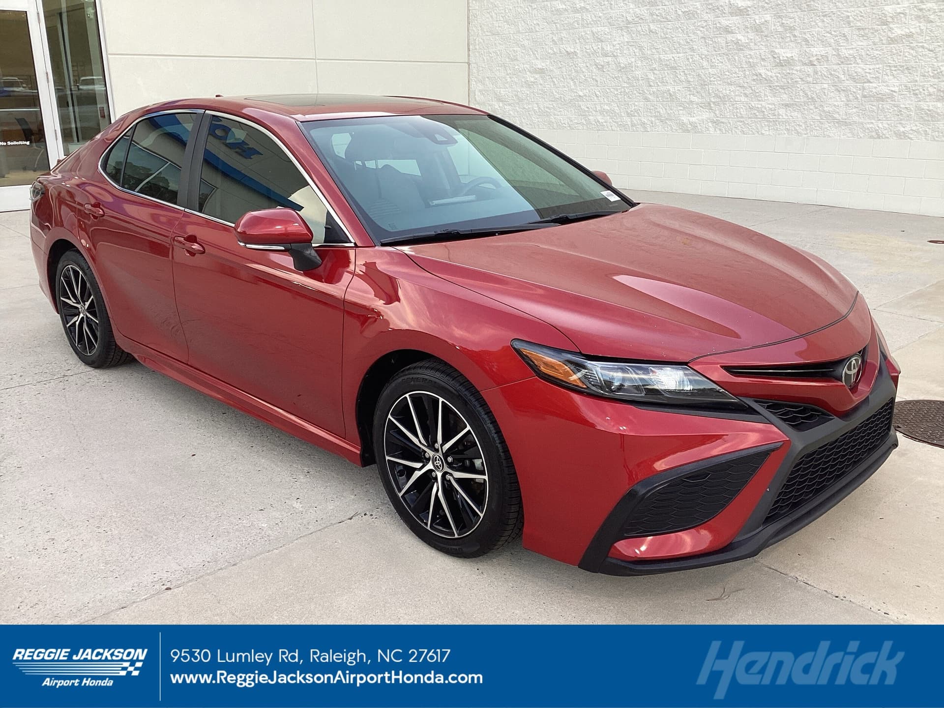 2021 Toyota Camry SE — photo 1 of 38