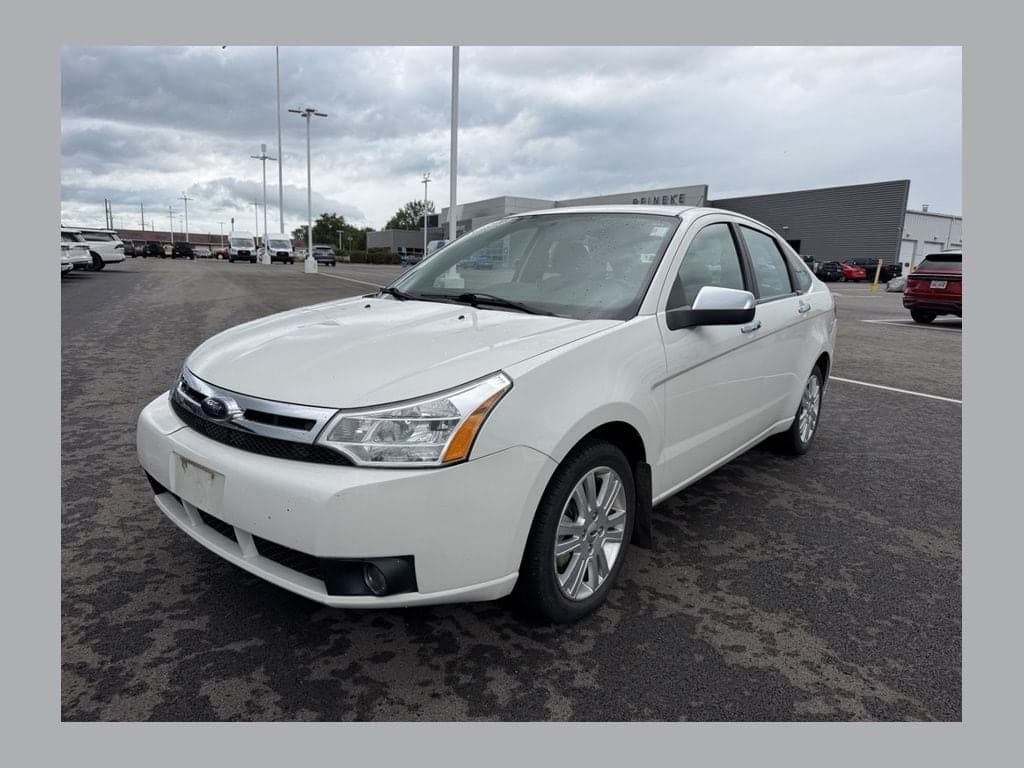 2010 Ford Focus SEL — photo 1 of 17