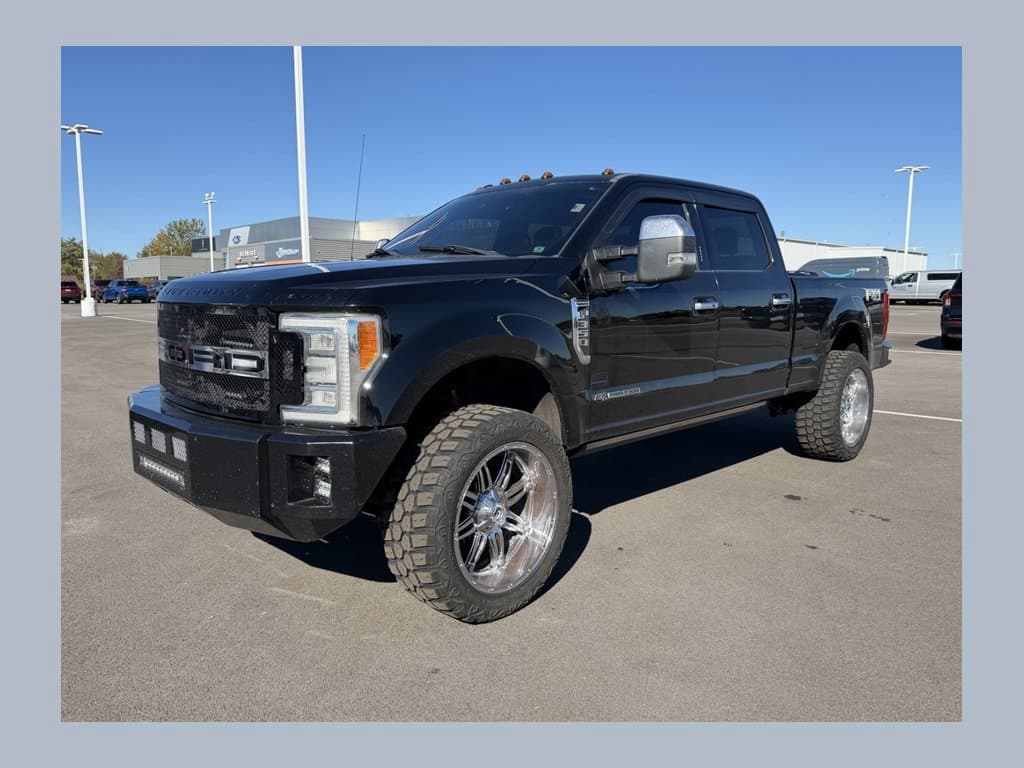 2017 Ford Super Duty F-350 SRW Platinum — photo 1 of 20