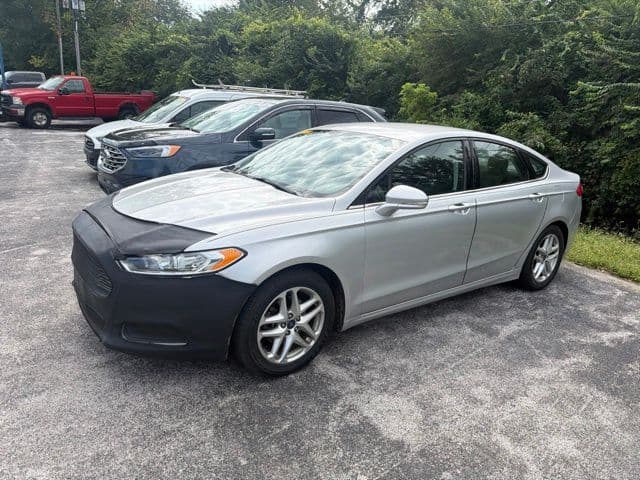 2016 Ford Fusion SE — photo 1 of 28