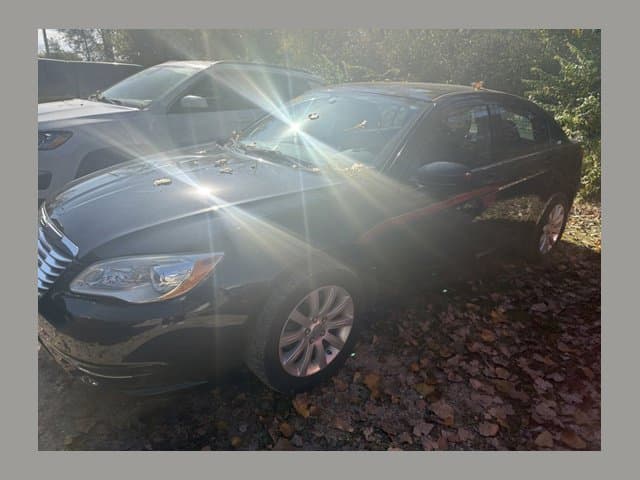 2013 Chrysler 200 Touring — photo 1 of 26