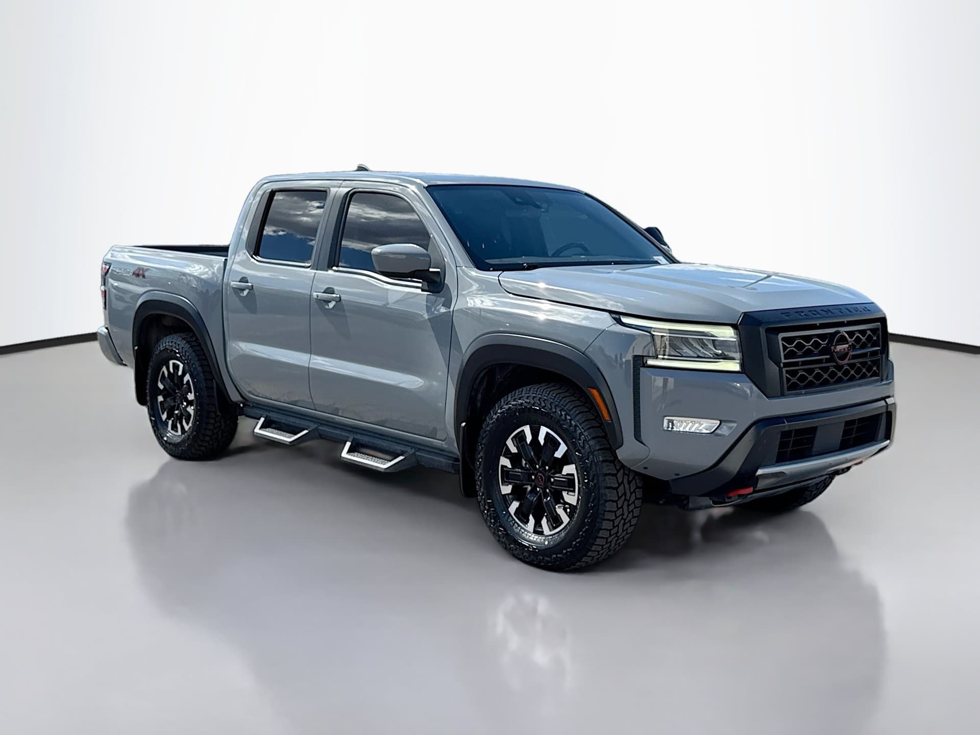 2022 Nissan Frontier PRO-4X — photo 1 of 35