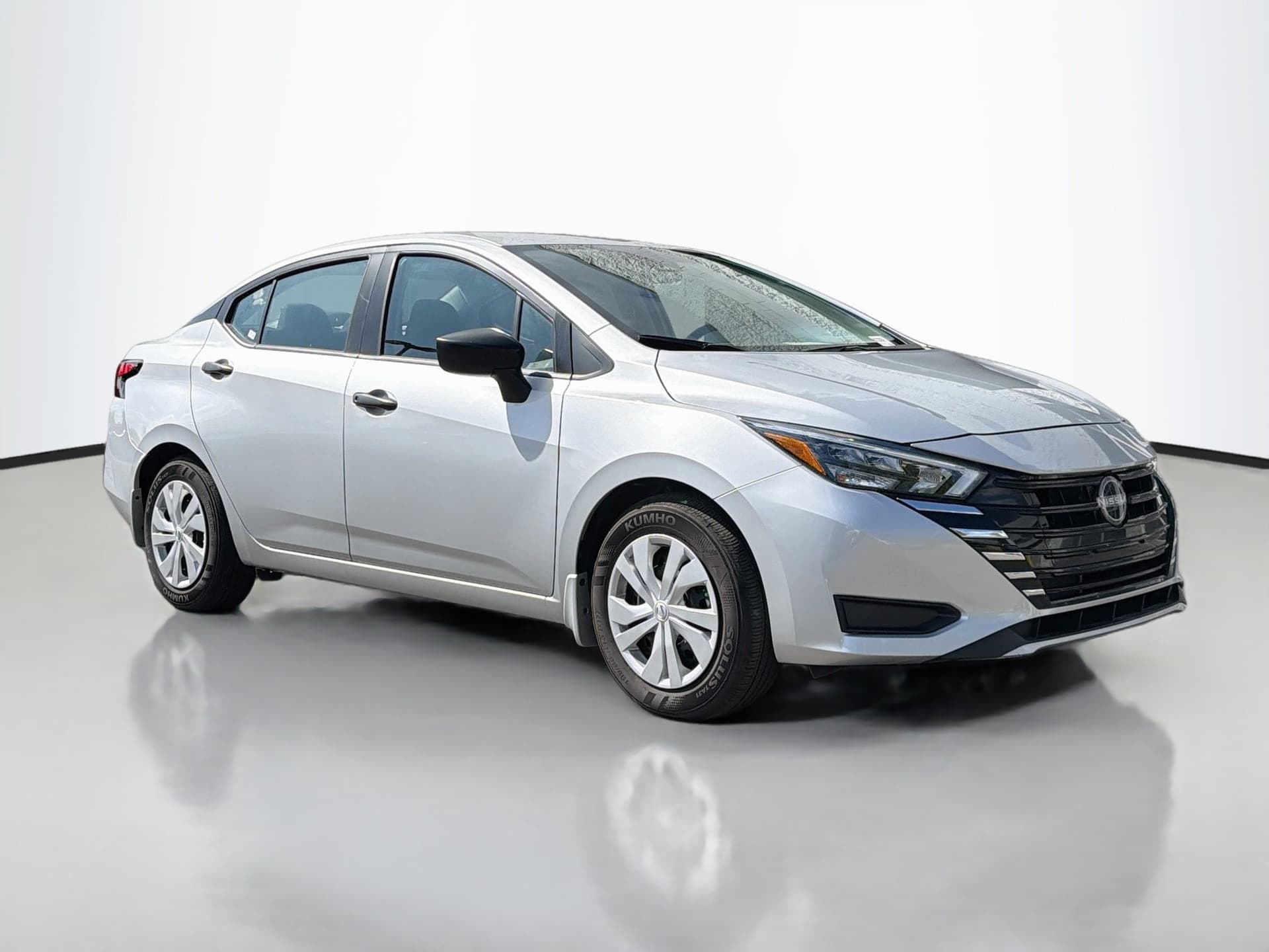 2025 Nissan Versa S — photo 1 of 7
