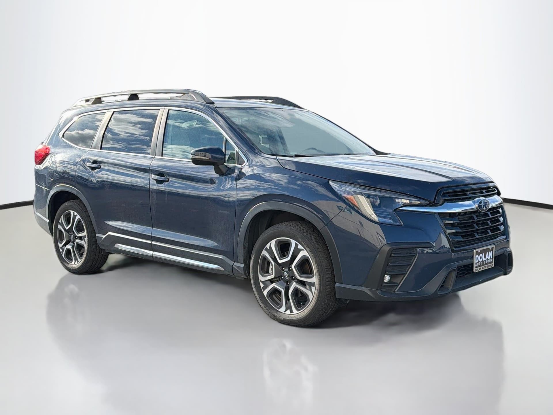 2023 Subaru Ascent Limited — photo 1 of 15