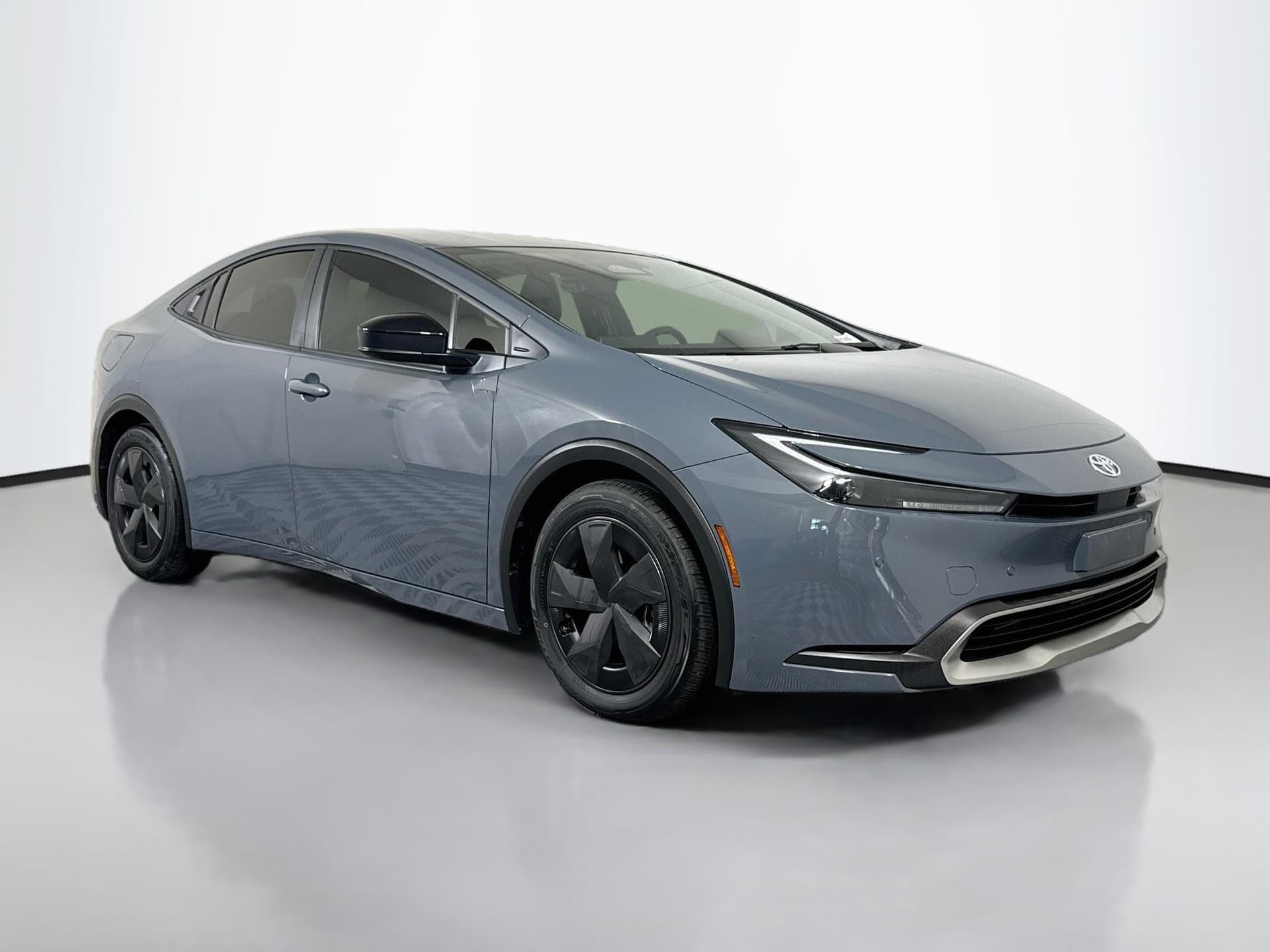 2026 Toyota Prius Plug-In Hybrid SE — photo 1 of 36