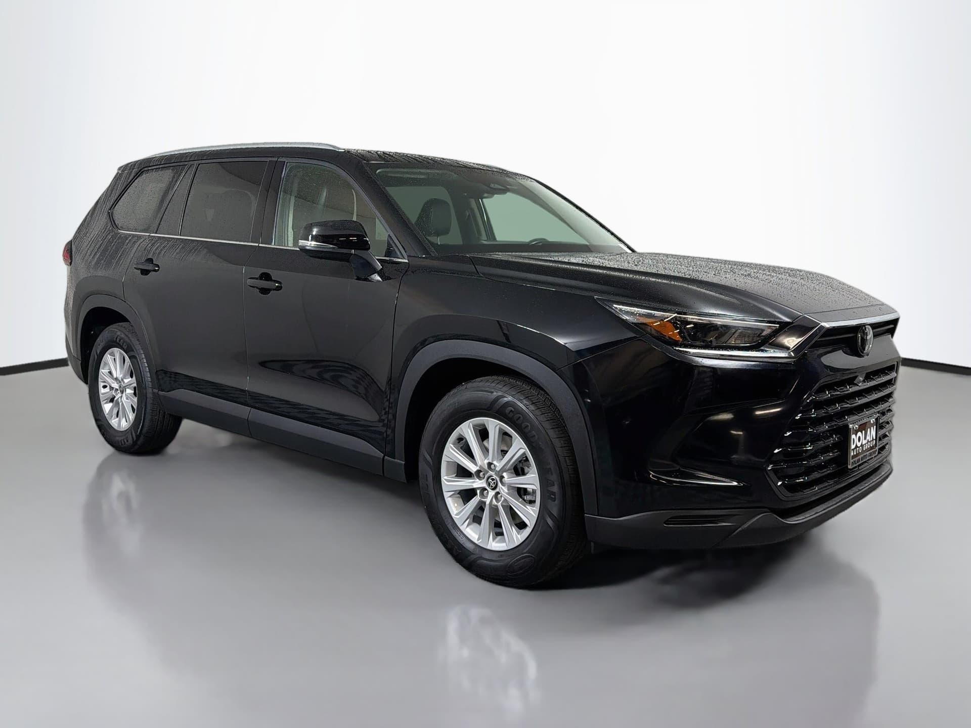 2025 Toyota Grand Highlander XLE — photo 1 of 38