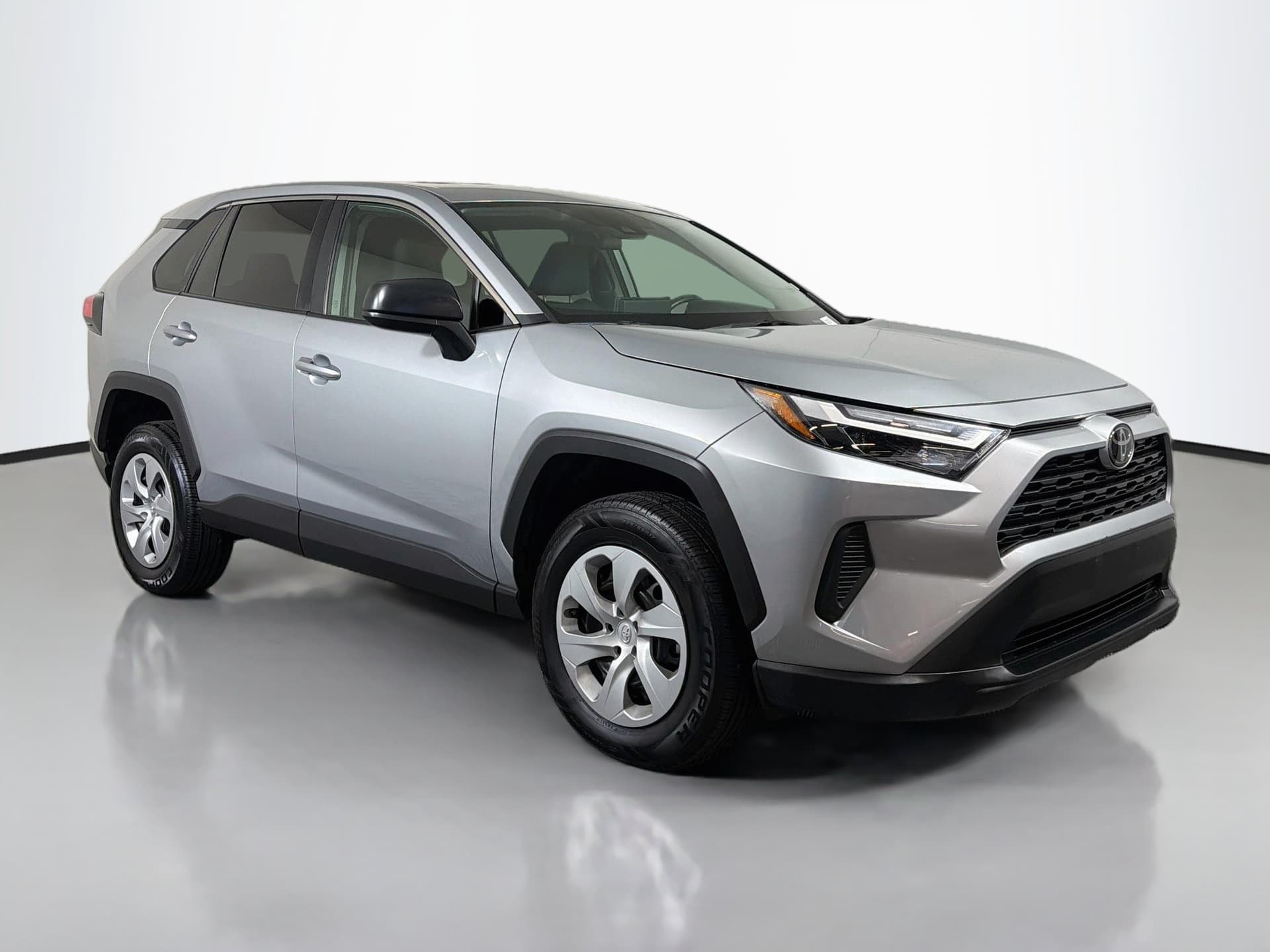2025 Toyota RAV4 LE — photo 1 of 35