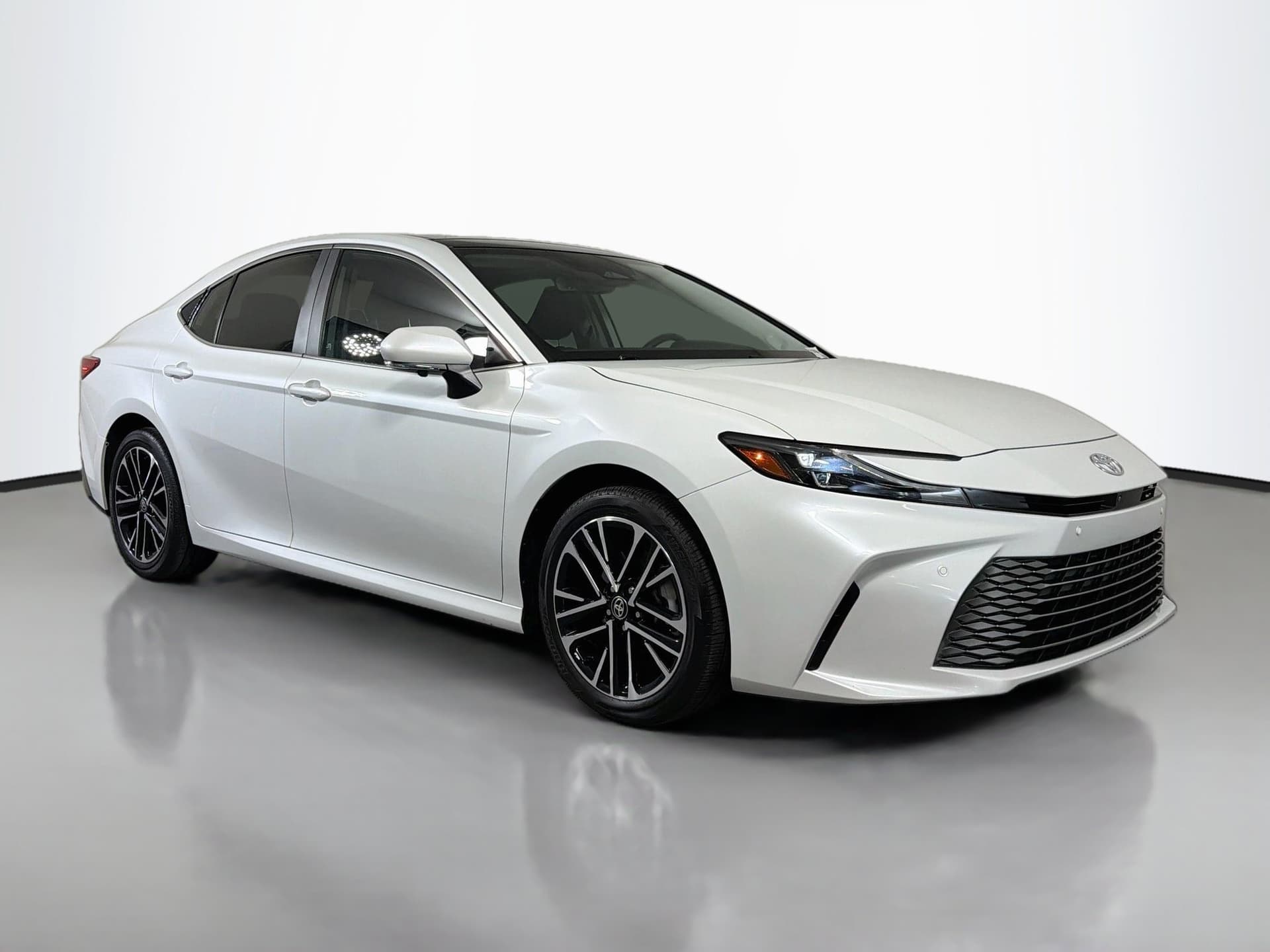 2025 Toyota Camry XLE — photo 1 of 37