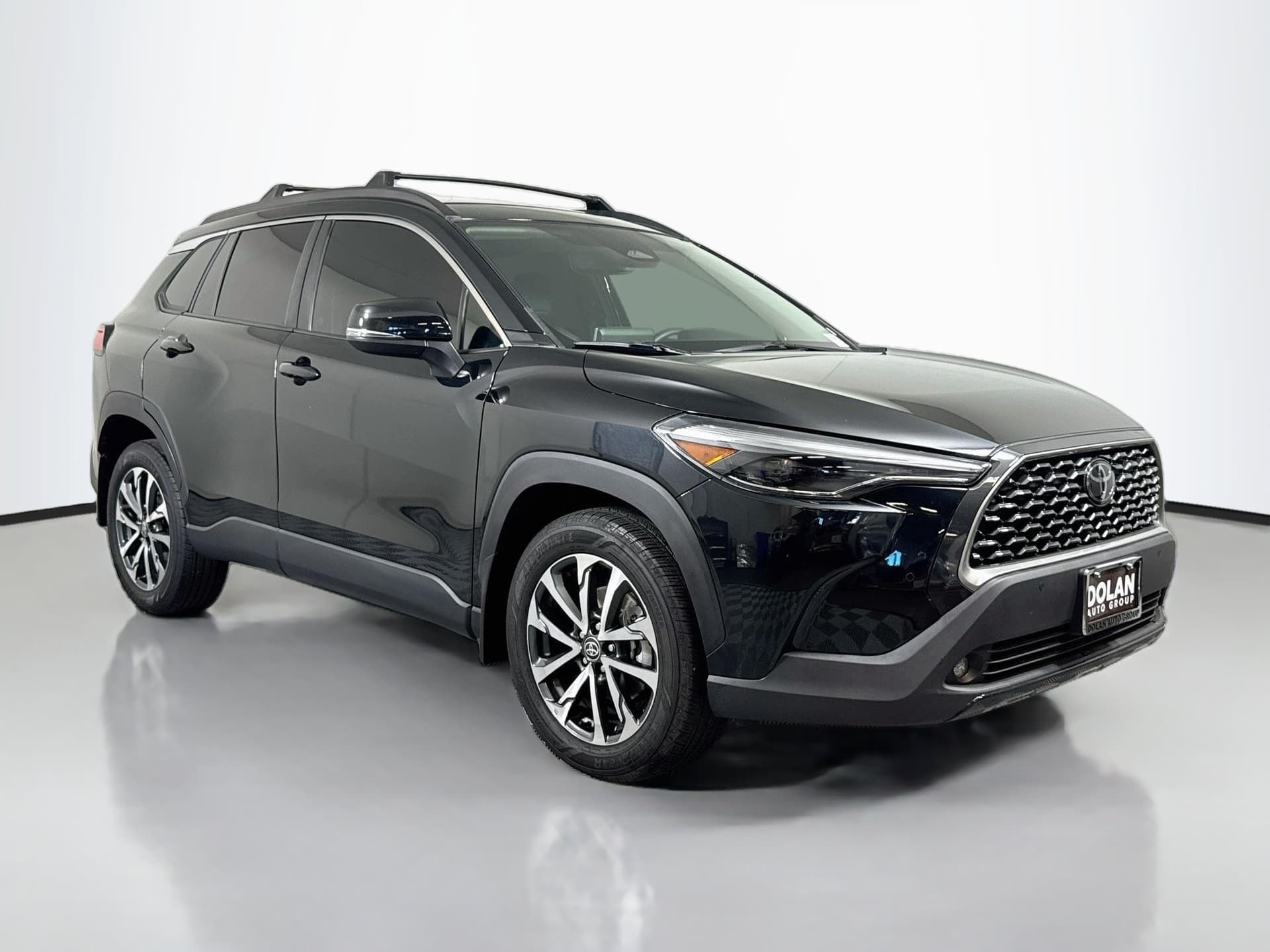 2025 Toyota Corolla Cross XLE — photo 1 of 36