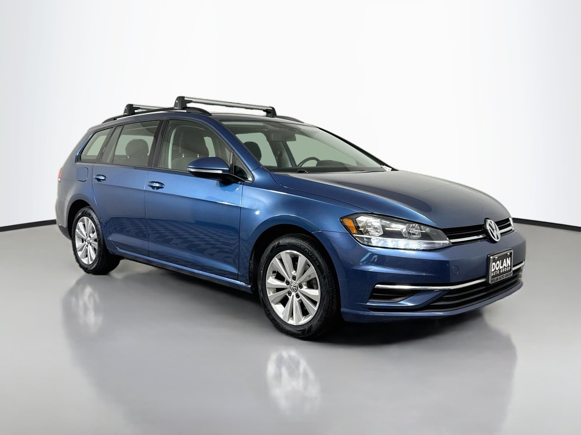2019 Volkswagen Golf SportWagen S — photo 1 of 35