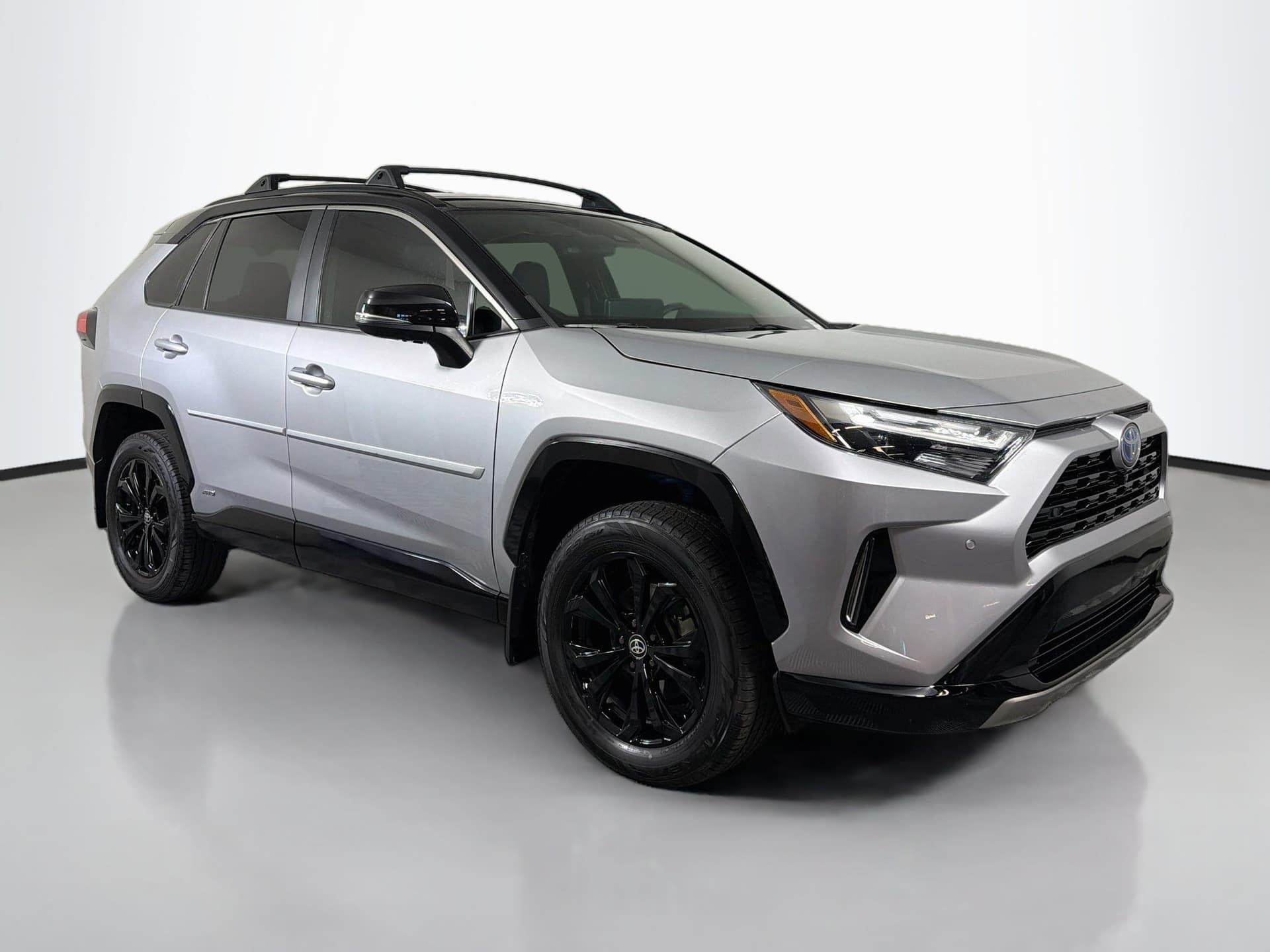2024 Toyota RAV4 Hybrid XSE — photo 1 of 37