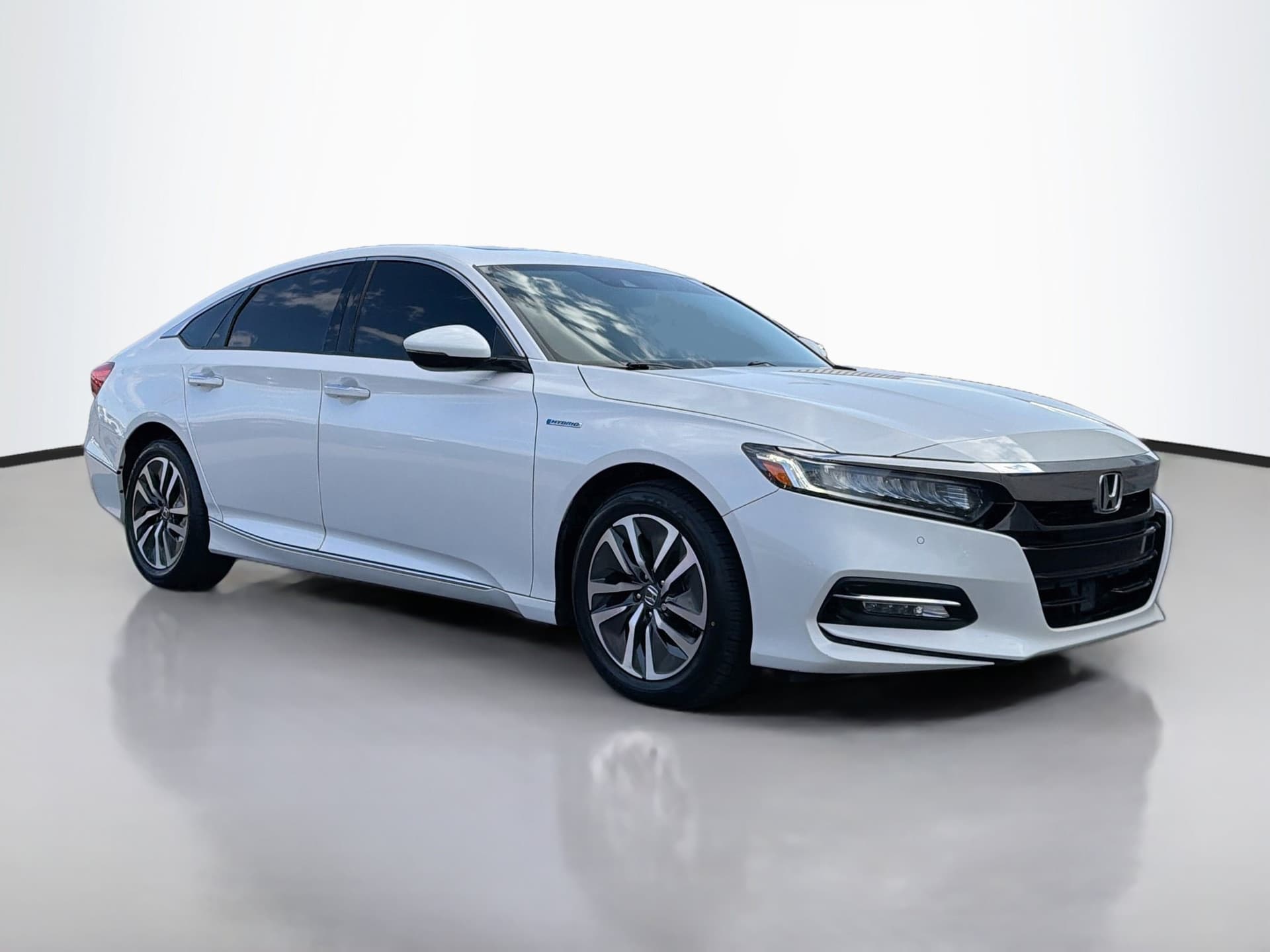 2020 Honda Accord Hybrid Touring — photo 1 of 36