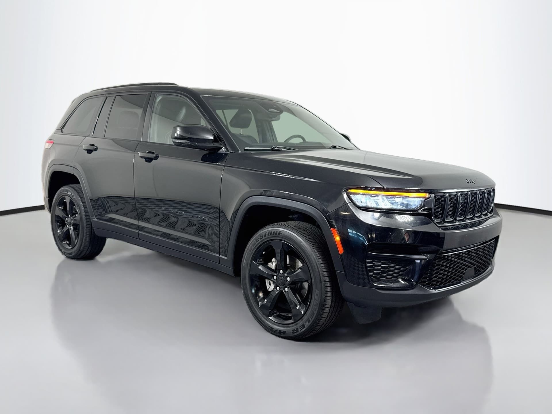 2023 Jeep Grand Cherokee Altitude X — photo 1 of 37