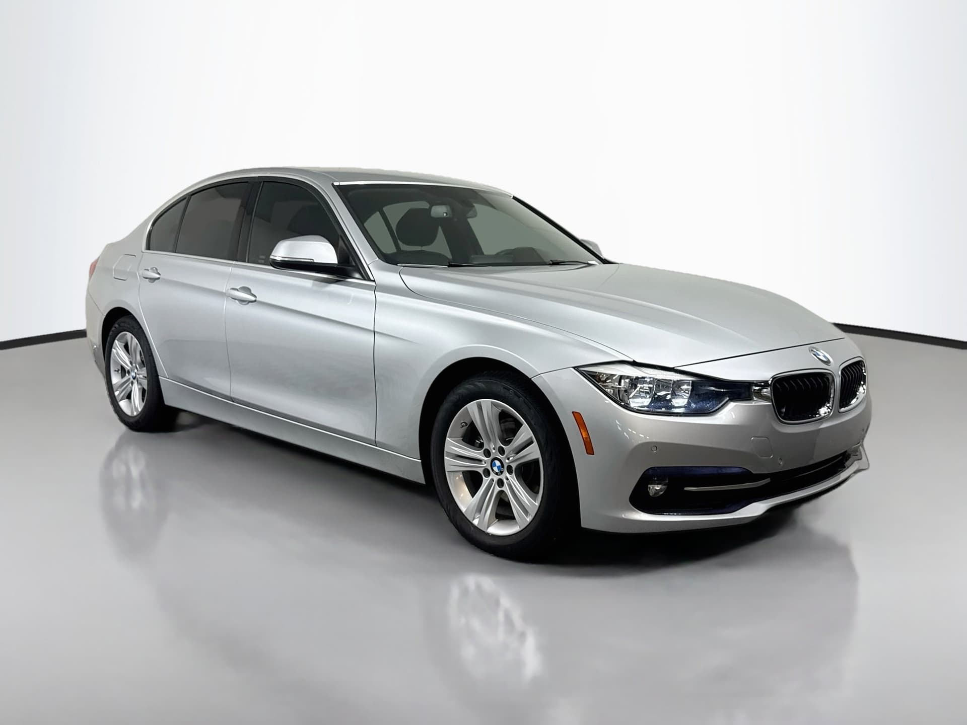 2017 BMW 3 Series 330i — photo 1 of 36