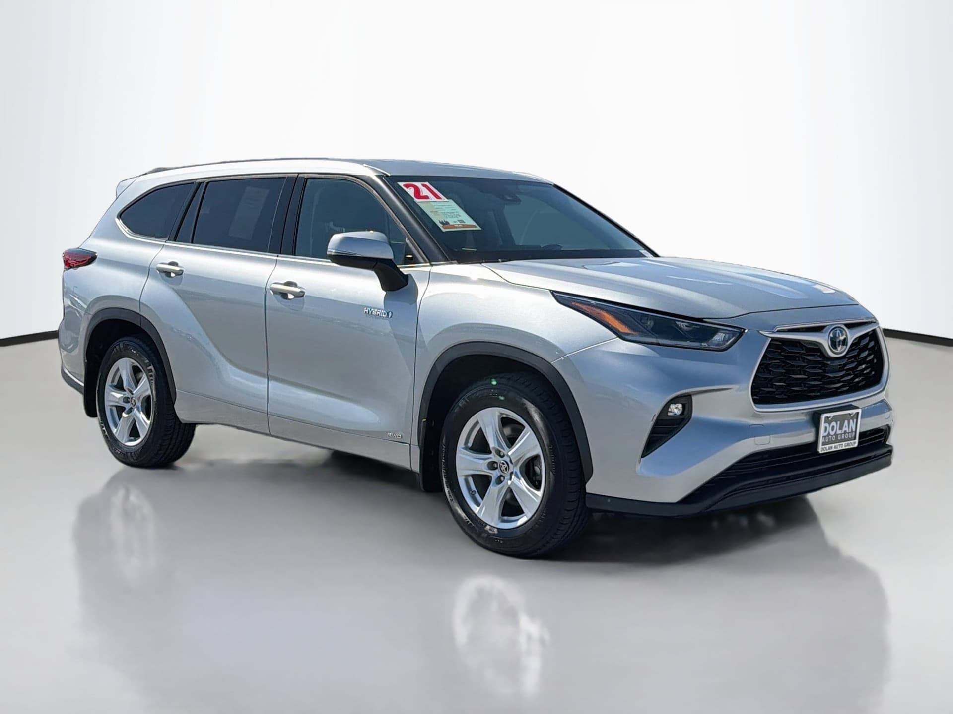 2021 Toyota Highlander Hybrid LE — photo 1 of 37