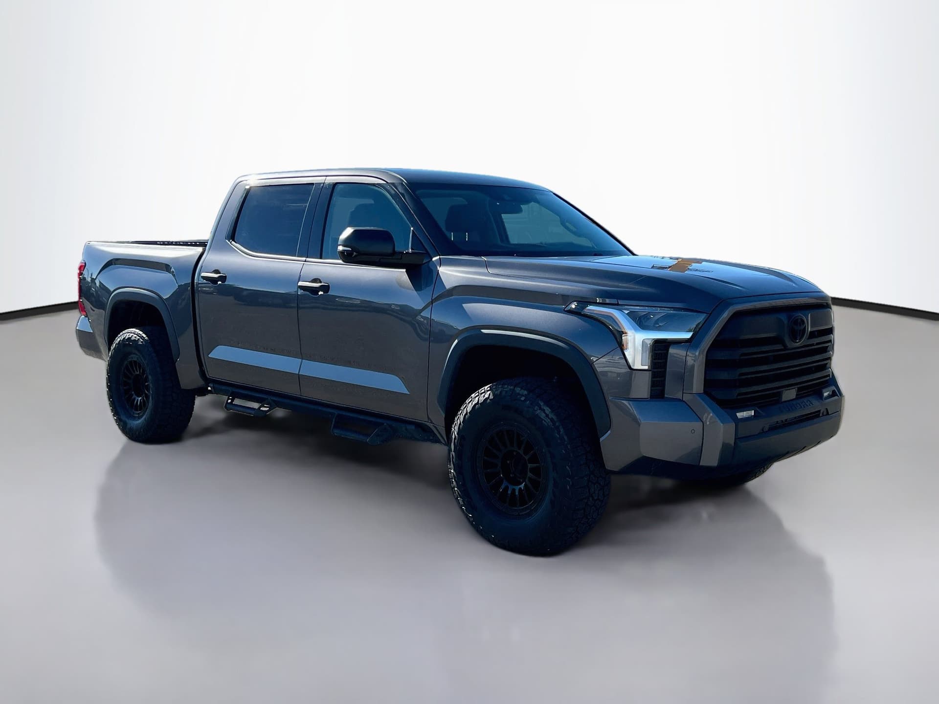 2022 Toyota Tundra 4WD SR5 — photo 1 of 35