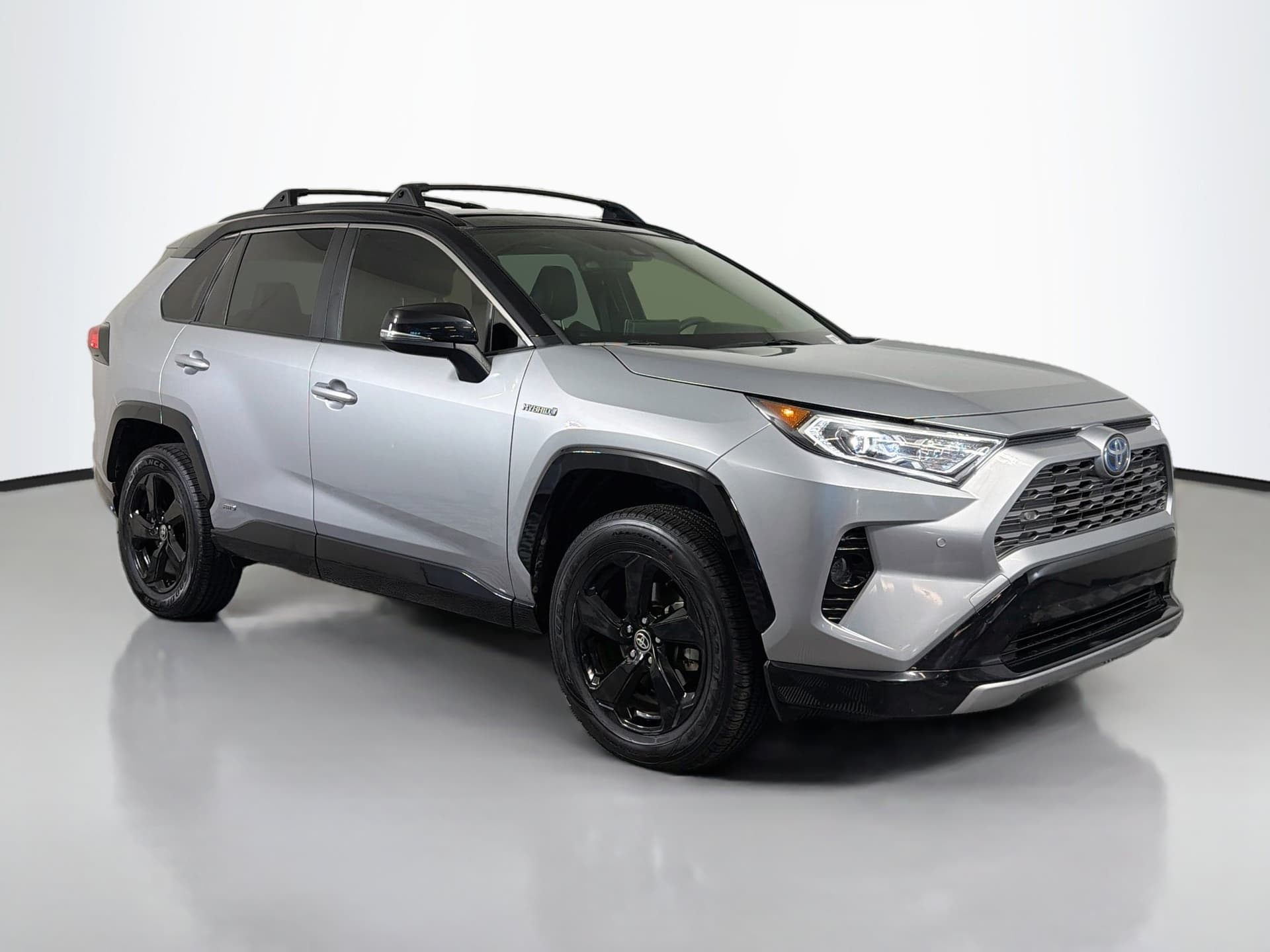 2020 Toyota RAV4 Hybrid XSE — photo 1 of 38