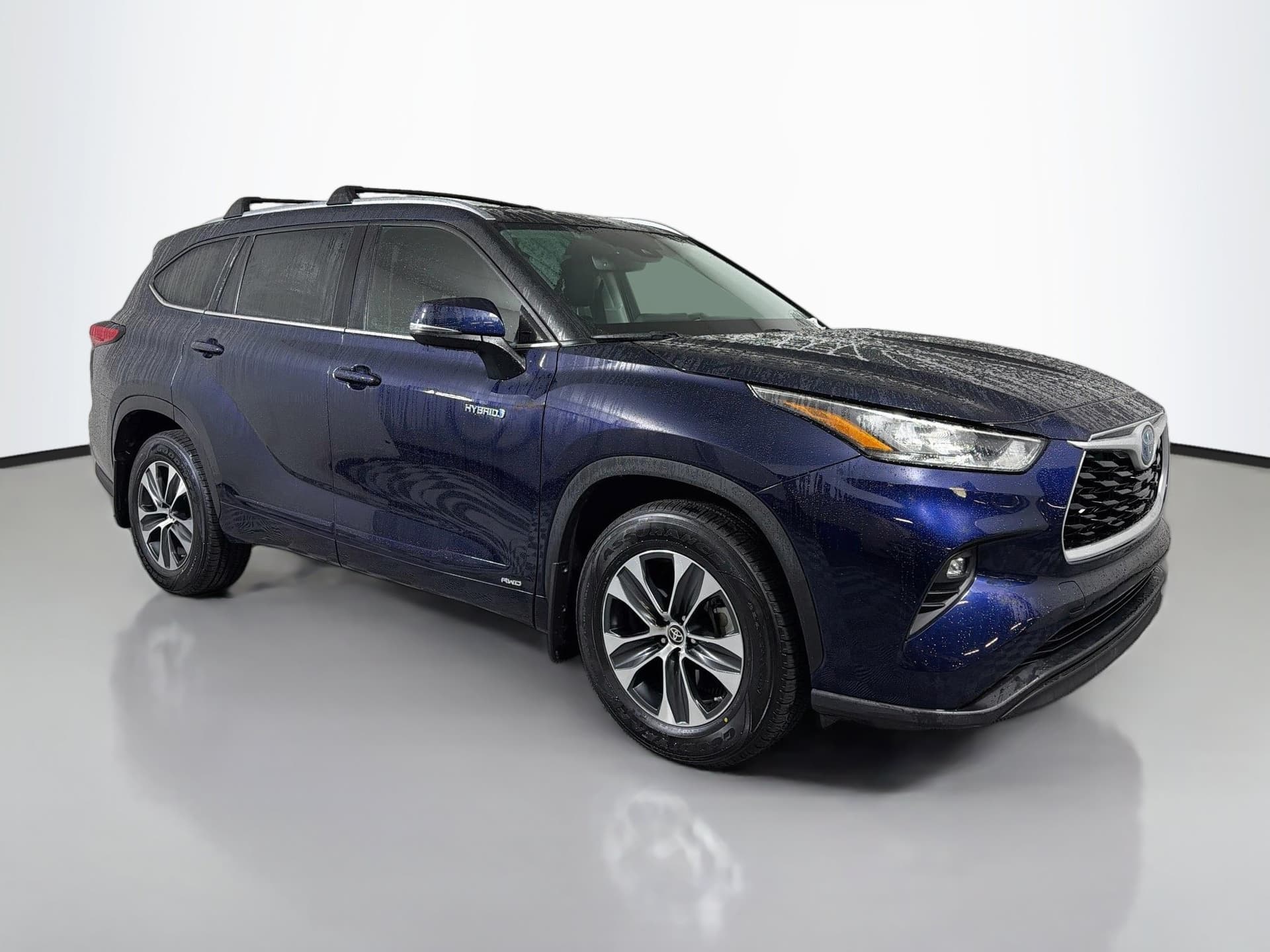 2020 Toyota Highlander Hybrid XLE — photo 1 of 39