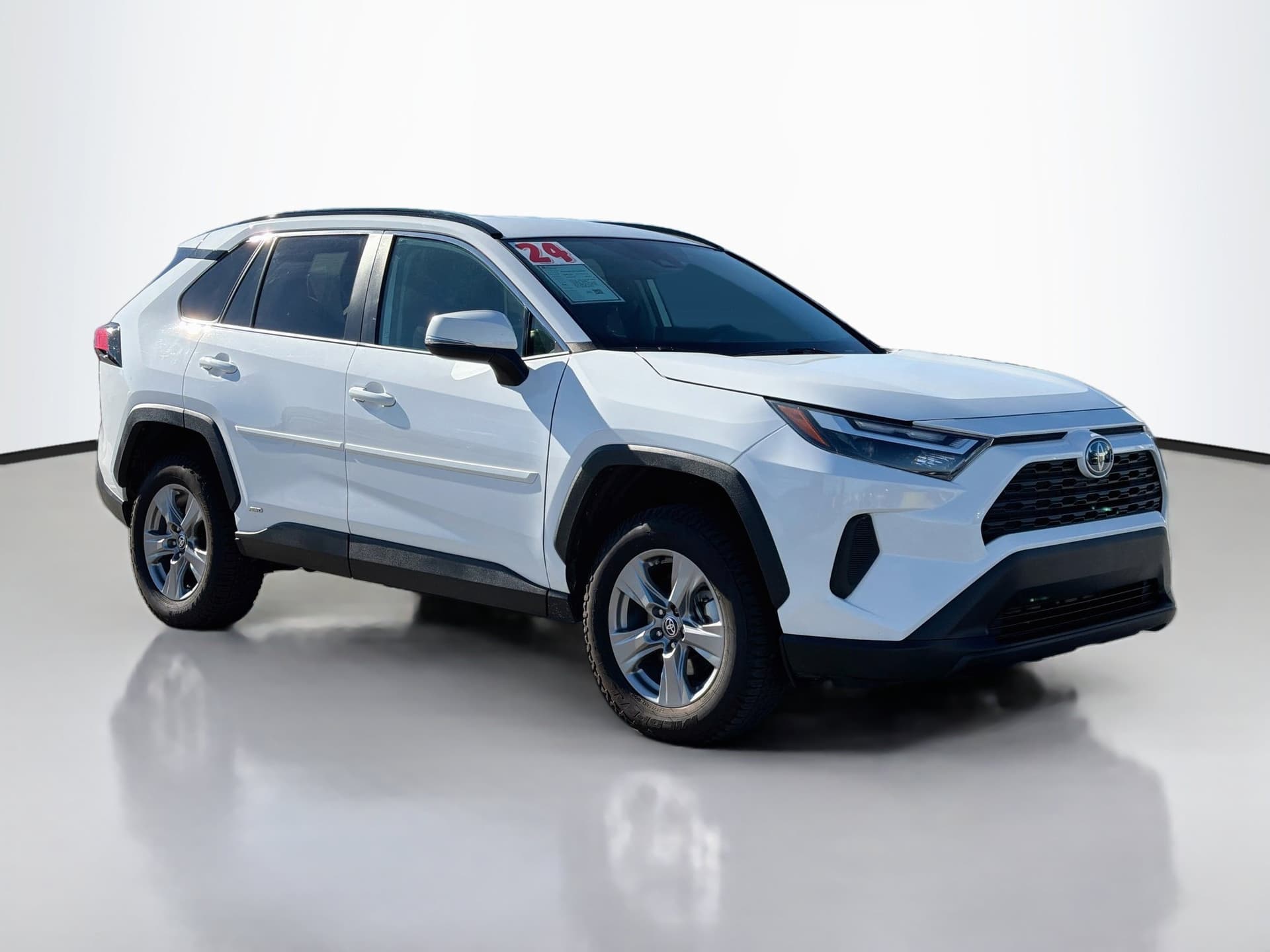 2024 Toyota RAV4 Hybrid LE — photo 1 of 35