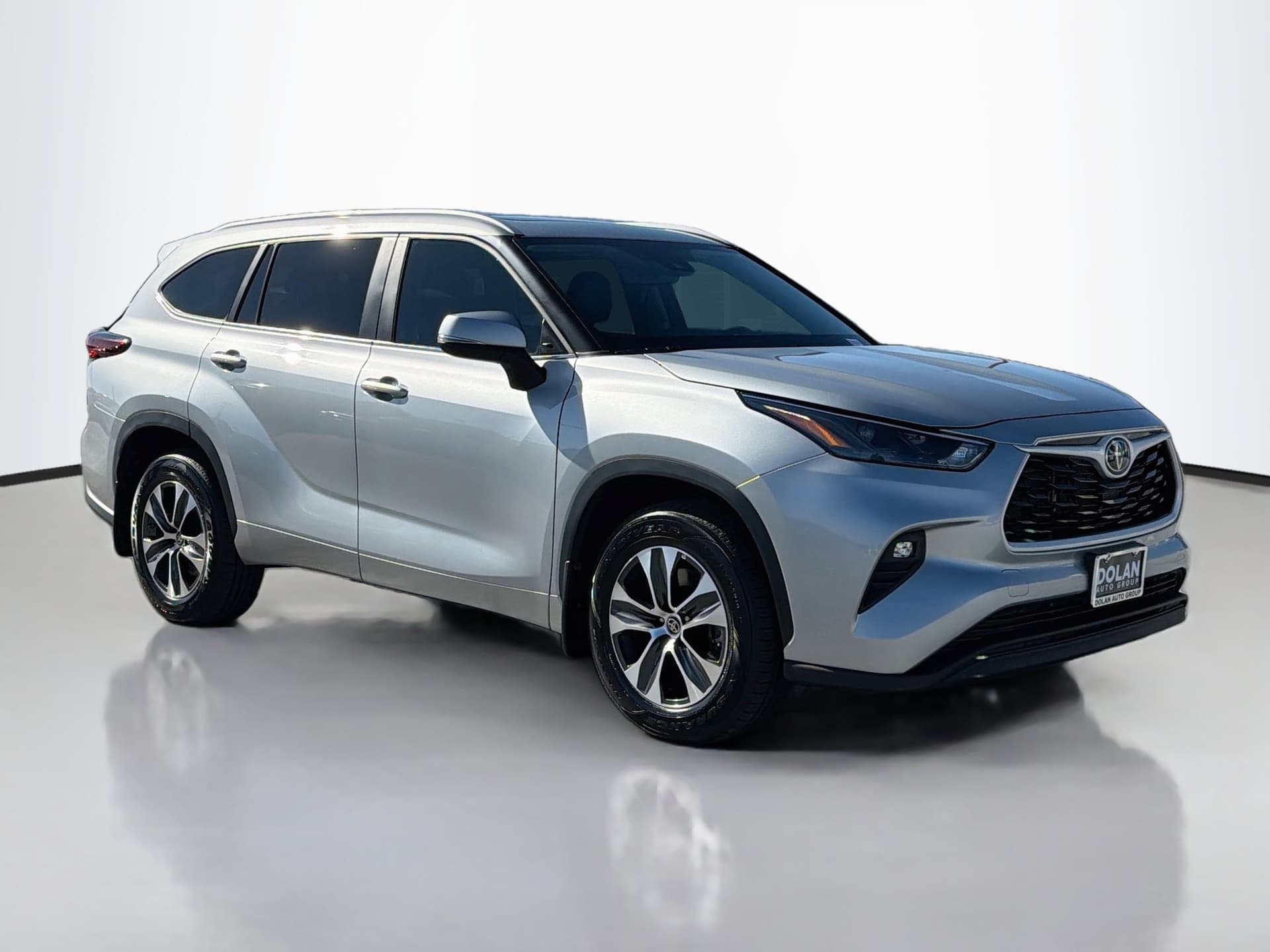2024 Toyota Highlander XLE — photo 1 of 5
