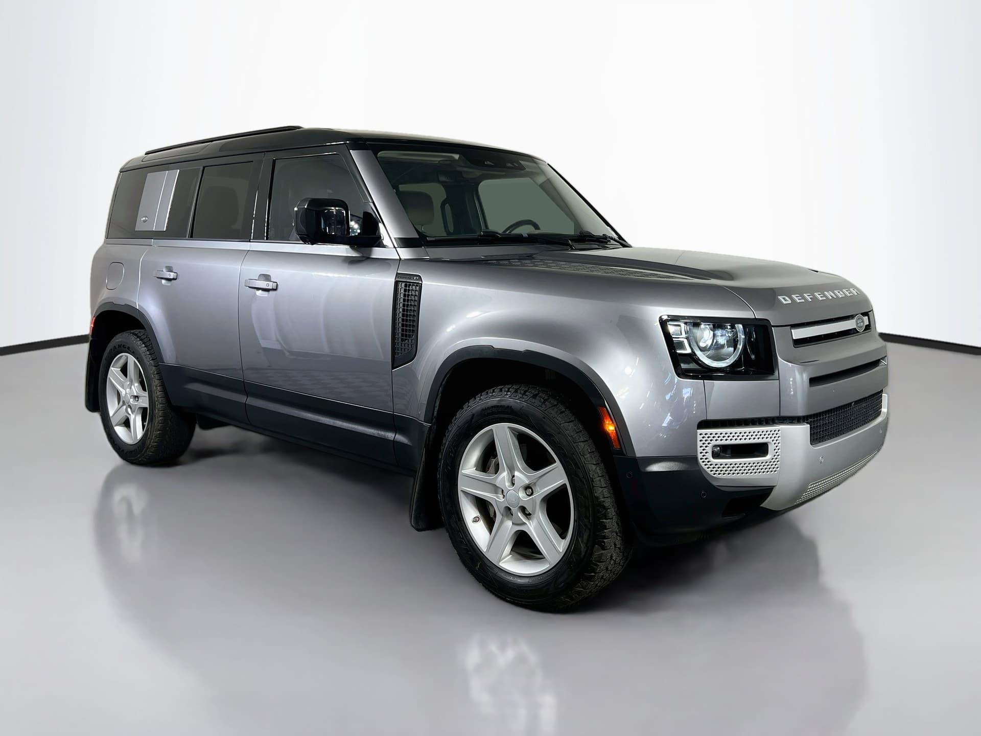 2020 Land Rover Defender SE — photo 1 of 38