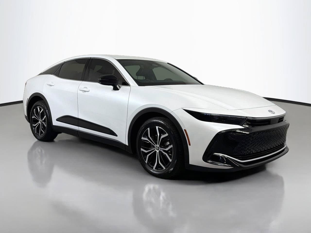 2026 Toyota Crown XLE — photo 1 of 36