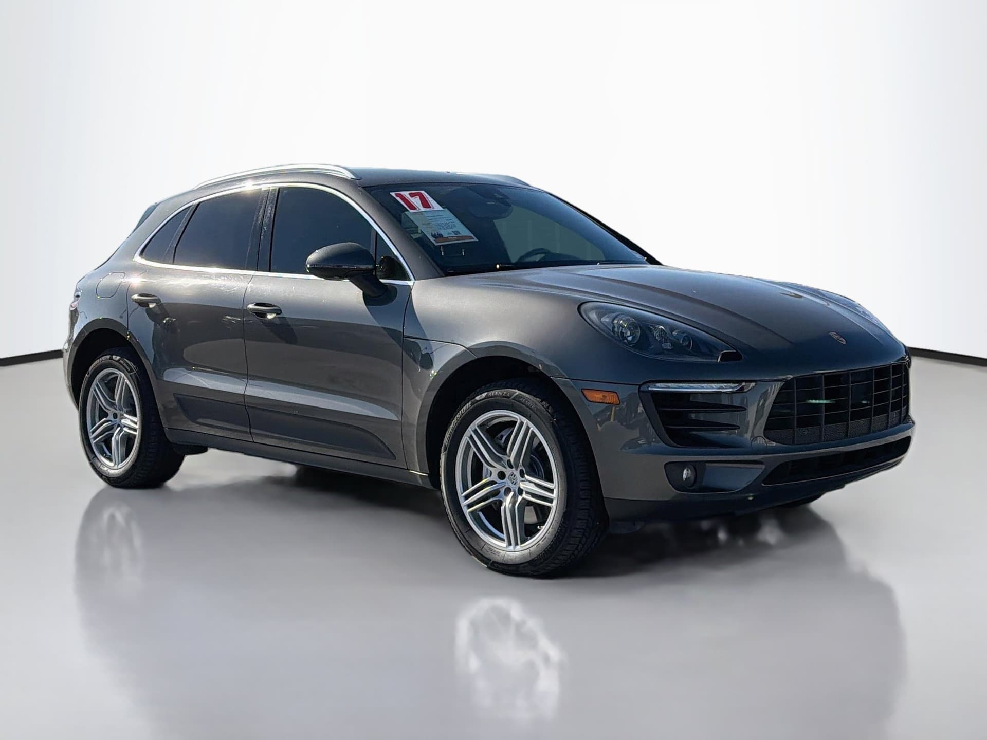 2017 Porsche Macan S — photo 1 of 37