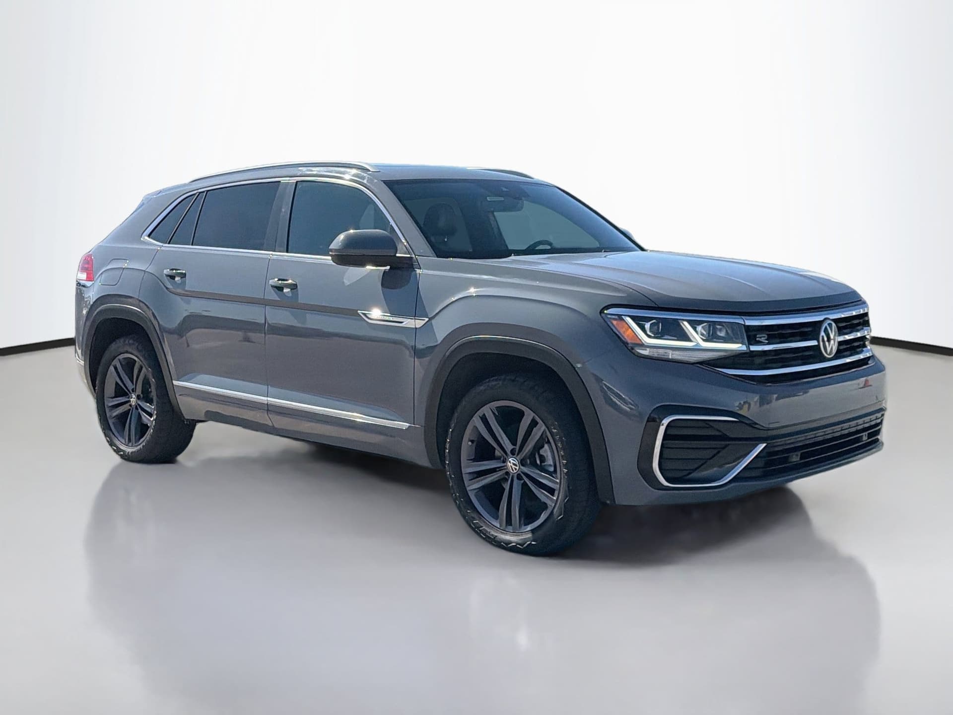 2022 Volkswagen Atlas Cross Sport 3.6L V6 SEL R-Line — photo 1 of 36